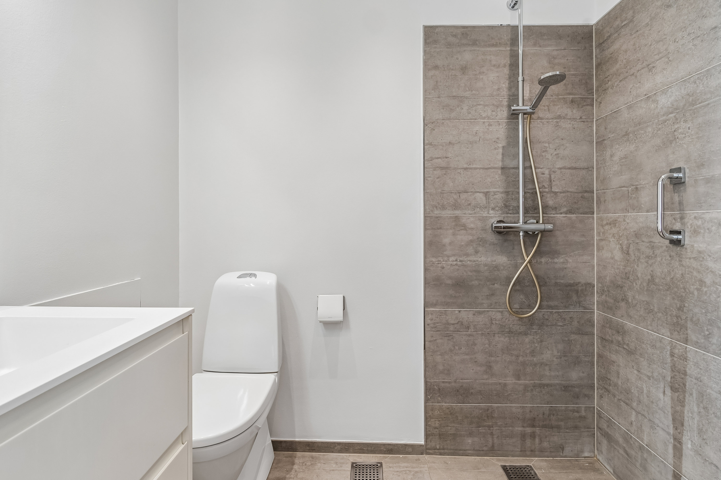 Fremhævet badeværelse billede i fuldskærmstilstand. Billede af Bredebovej 27, st.. mf., 2800 Kongens Lyngby