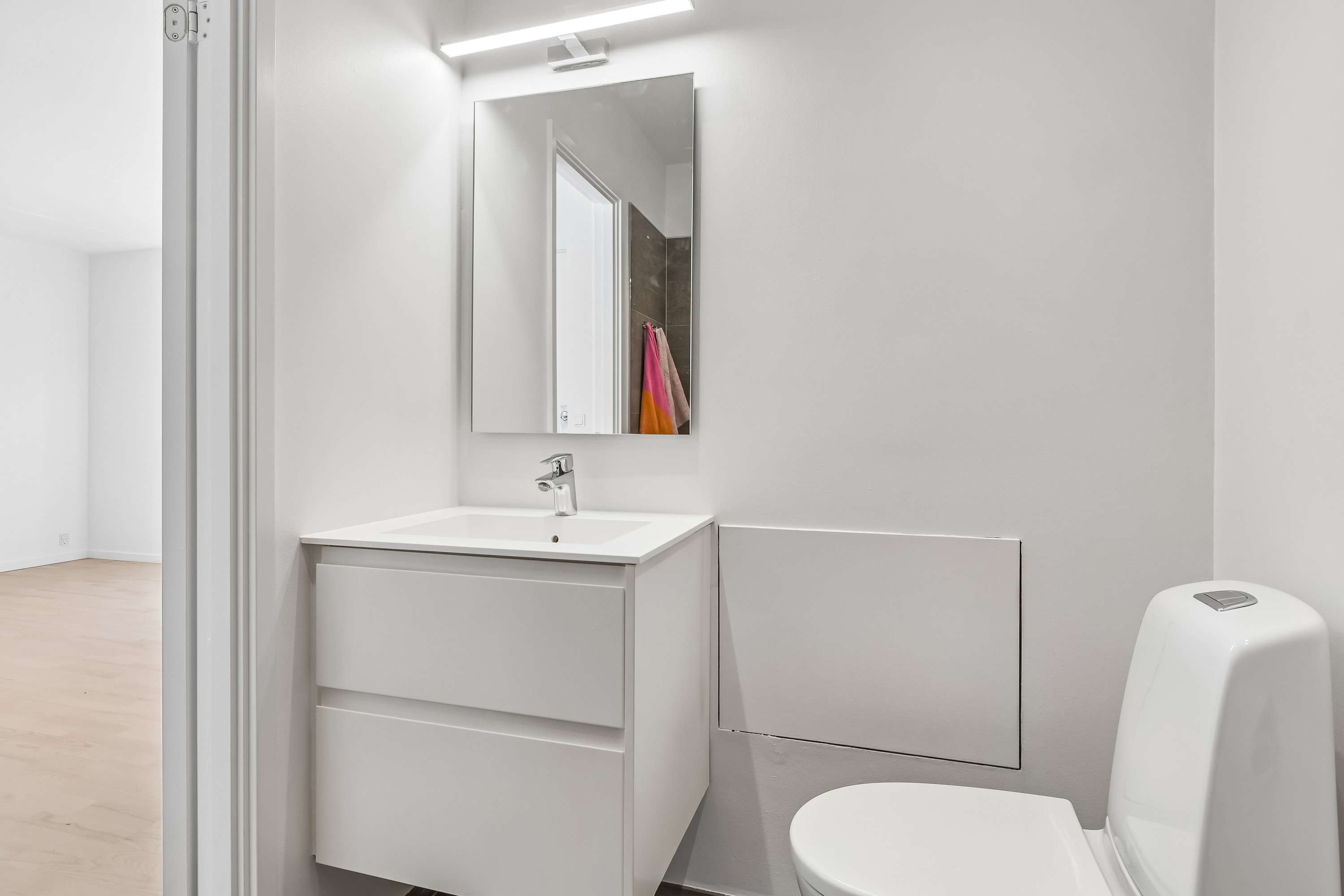 Fremhævet badeværelse billede i fuldskærmstilstand. Billede af Bredebovej 27, st.. mf., 2800 Kongens Lyngby