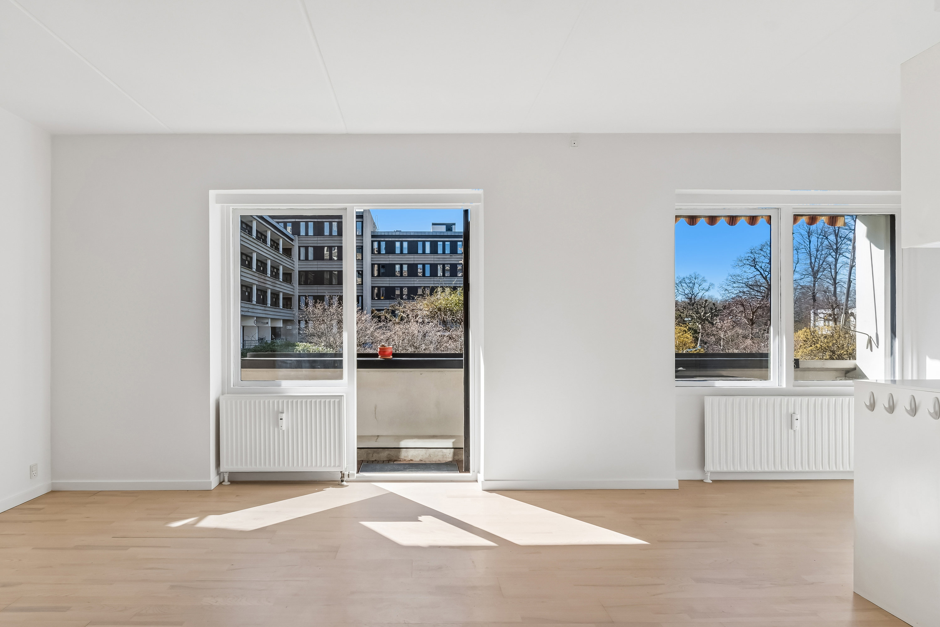 Fremhævet stue billede i fuldskærmstilstand. Billede af Bredebovej 27, st.. mf., 2800 Kongens Lyngby