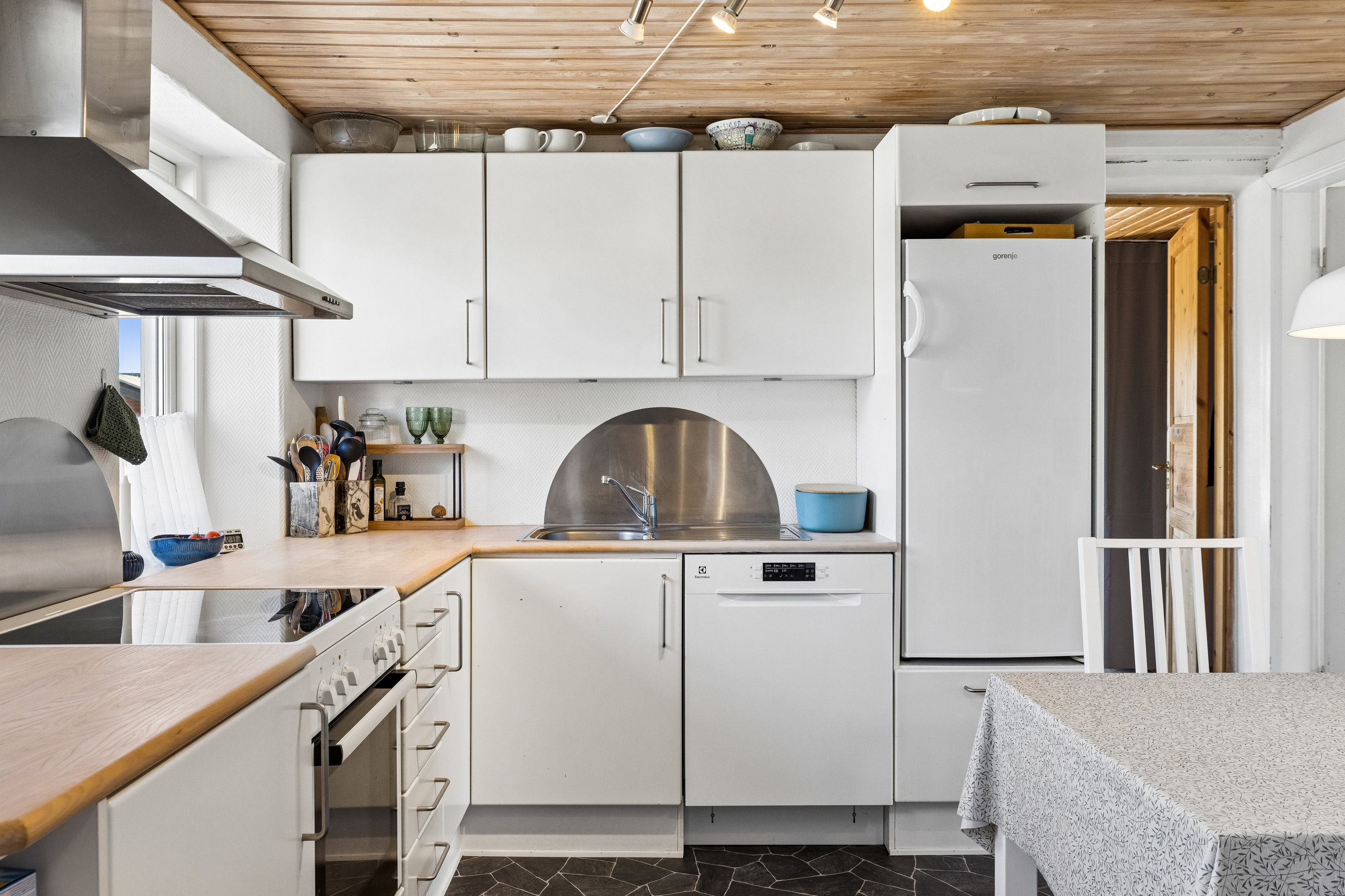 Fremhævet køkken billede i fuldskærmstilstand. Billede af Gl. Landevej 16, Vester Sottrup, 6400 Sønderborg