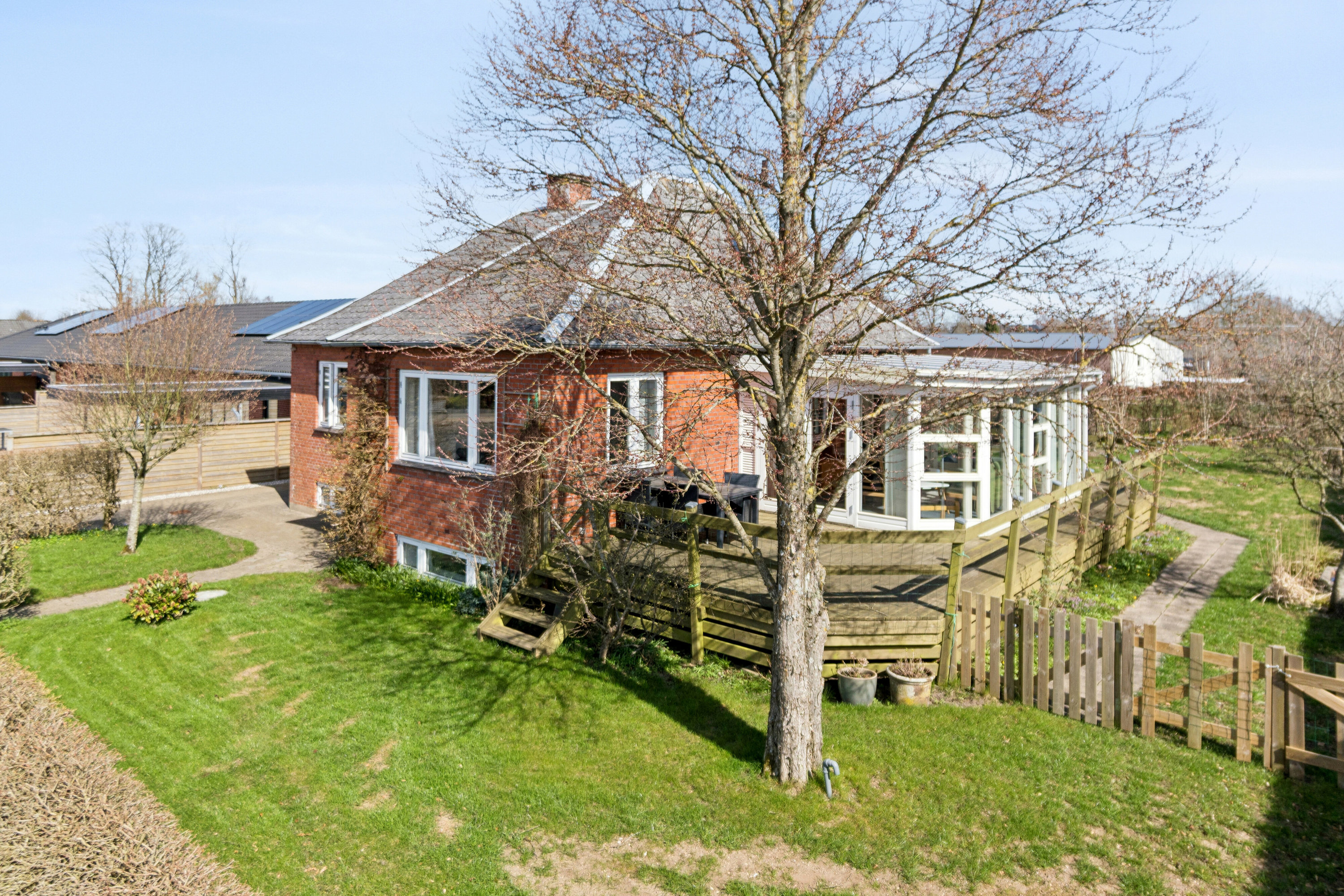 Miniaturebillede 1: set fra haven. Billede af Præstevænget 10, 6040 Egtved