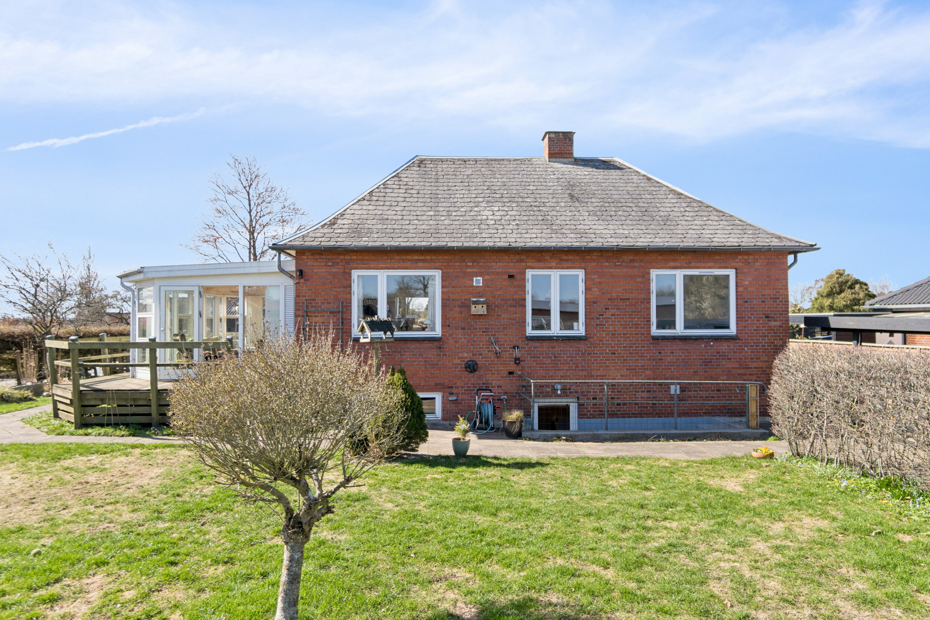 Fremhævet set fra haven billede i fuldskærmstilstand. Billede af Præstevænget 10, 6040 Egtved