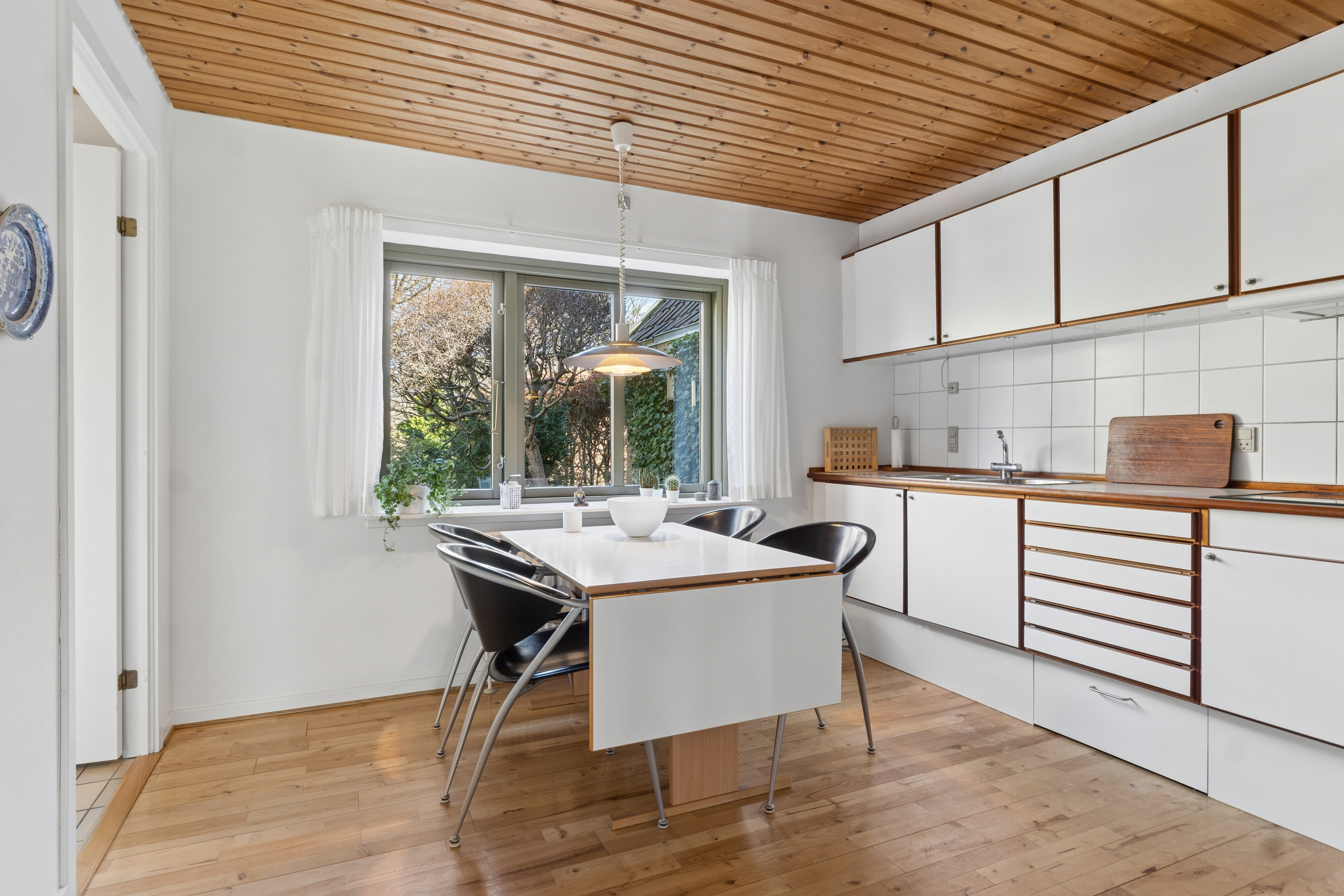 Fremhævet køkken billede i fuldskærmstilstand. Billede af Sømandshvile Park 33, 2960 Rungsted Kyst