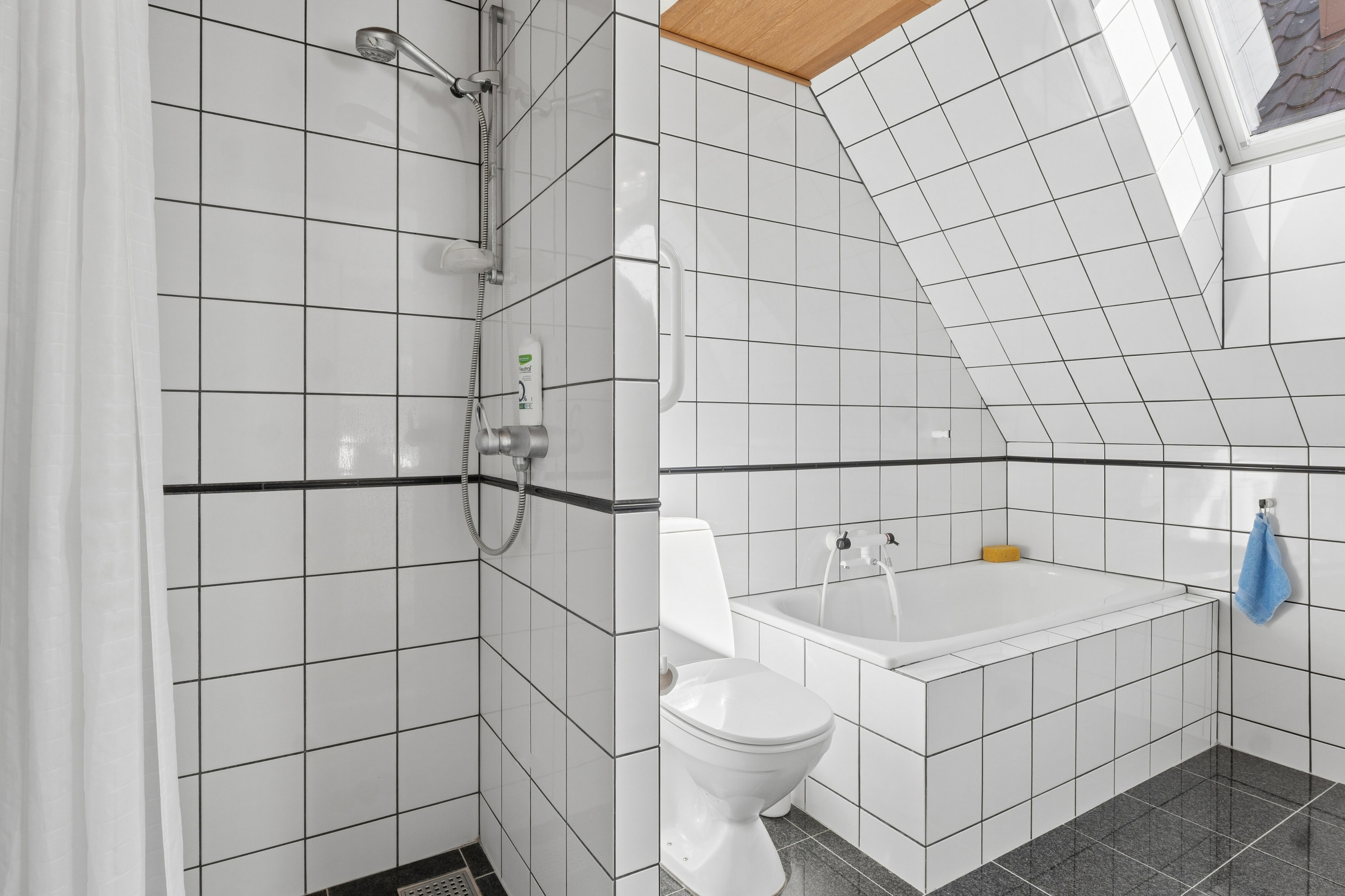 Fremhævet badeværelse billede i fuldskærmstilstand. Billede af Sømandshvile Park 33, 2960 Rungsted Kyst