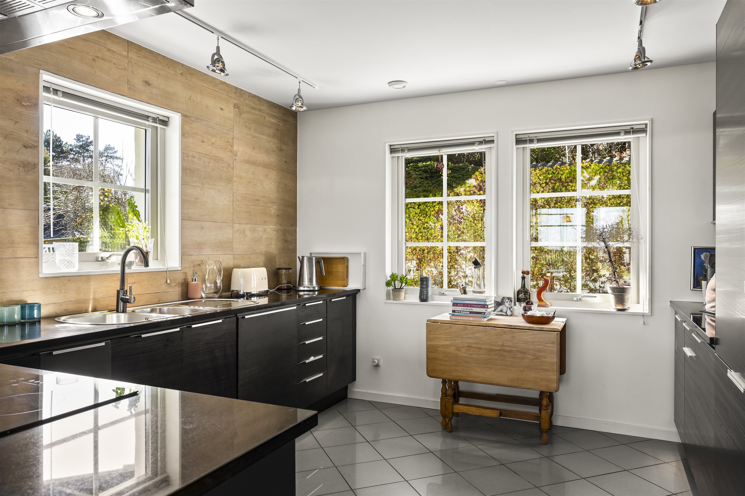 Fremhævet køkken billede i fuldskærmstilstand. Billede af Stubbedamsvej 91B, 3000 Helsingør