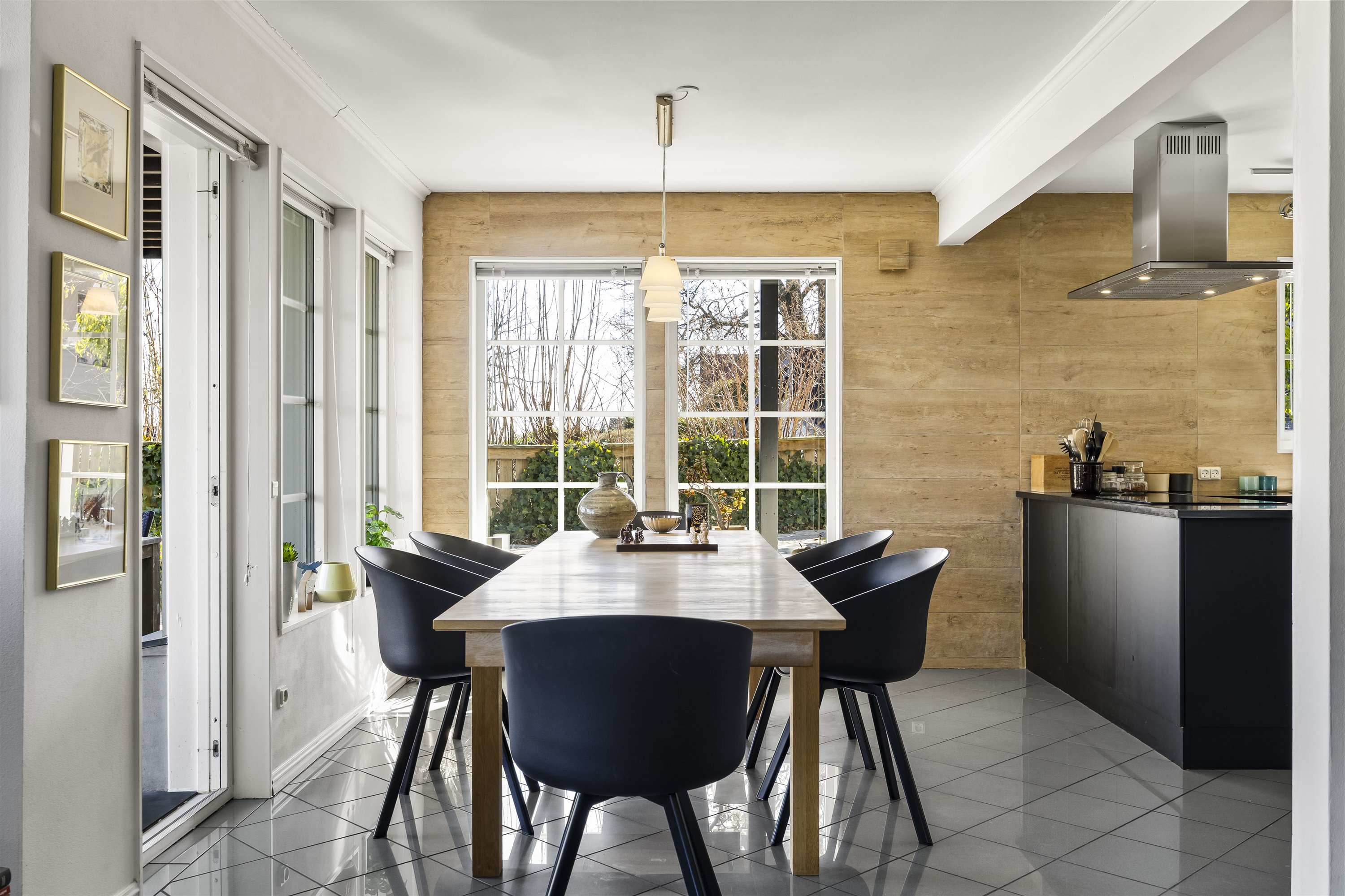 Fremhævet spisestue billede i fuldskærmstilstand. Billede af Stubbedamsvej 91B, 3000 Helsingør