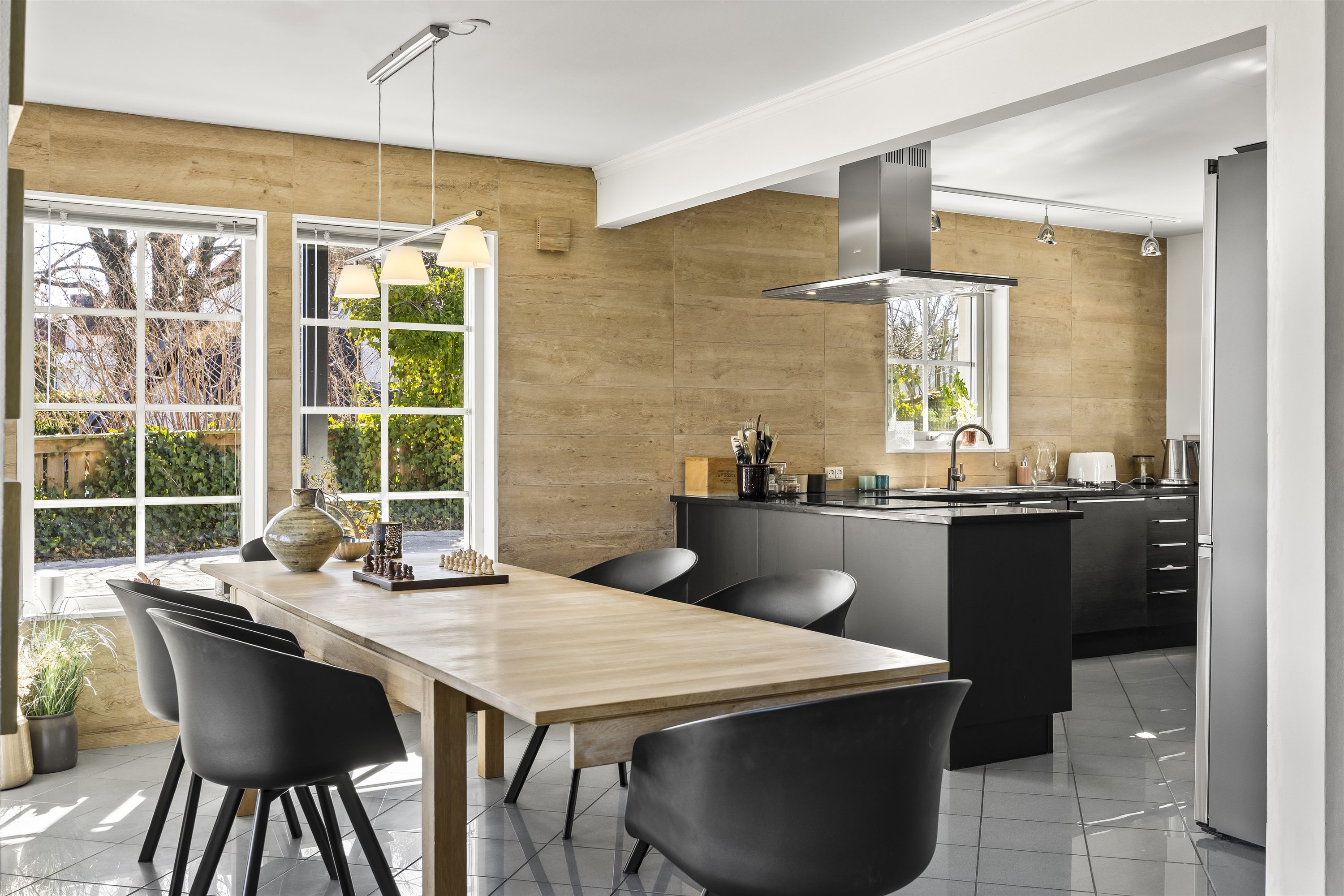 Fremhævet spisestue billede i fuldskærmstilstand. Billede af Stubbedamsvej 91B, 3000 Helsingør