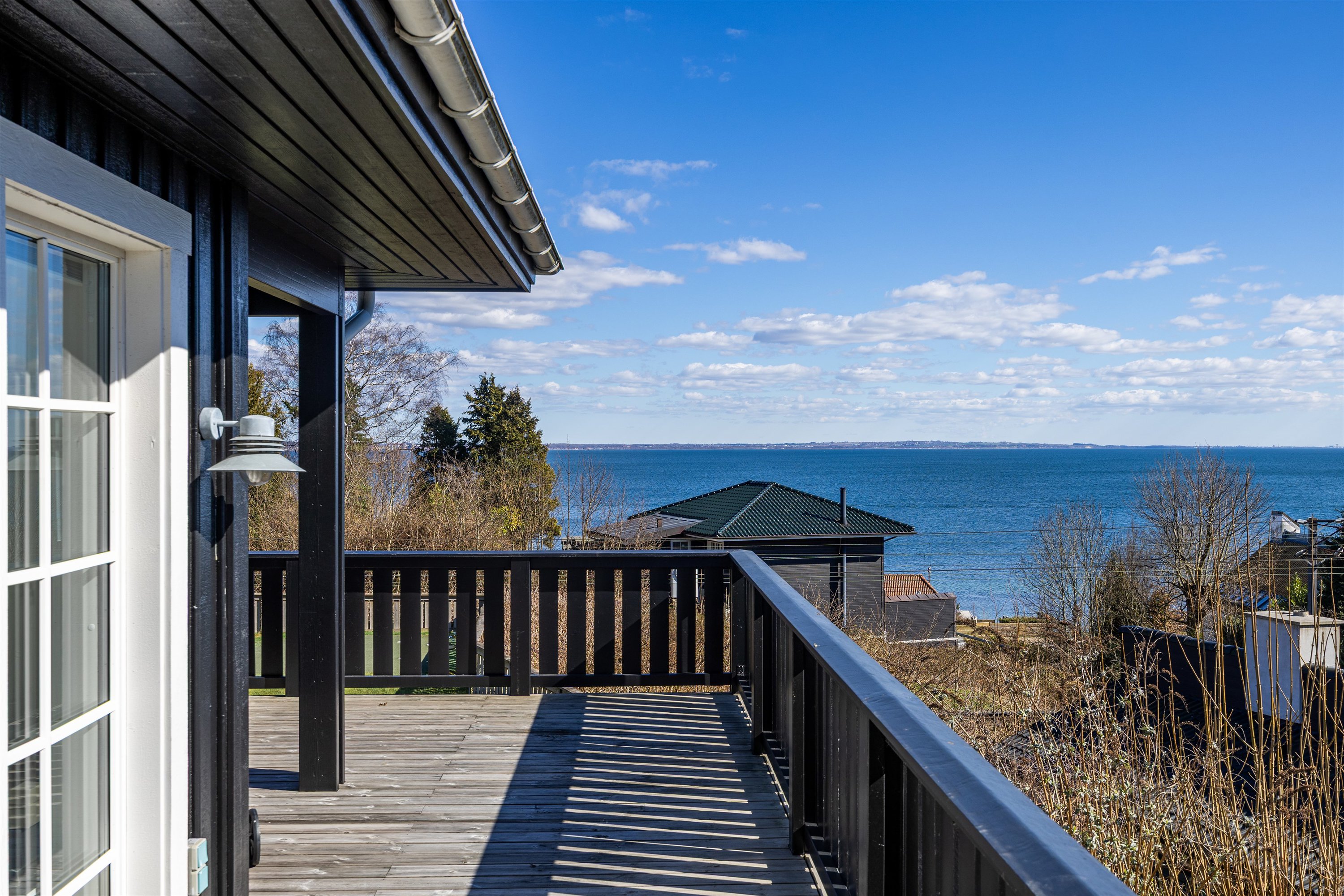 Fremhævet terrasse billede i fuldskærmstilstand. Billede af Stubbedamsvej 91B, 3000 Helsingør