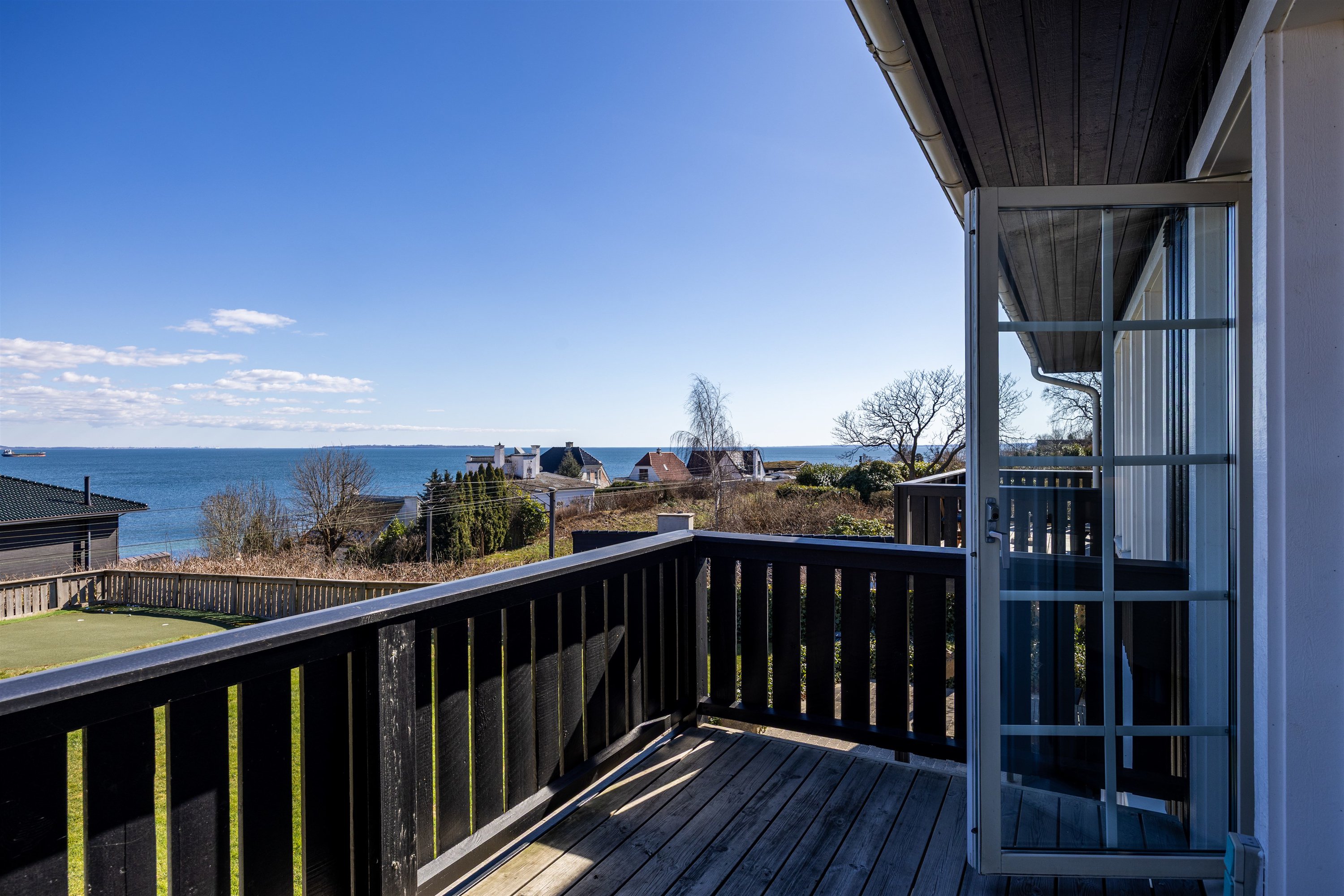 Fremhævet terrasse billede i fuldskærmstilstand. Billede af Stubbedamsvej 91B, 3000 Helsingør