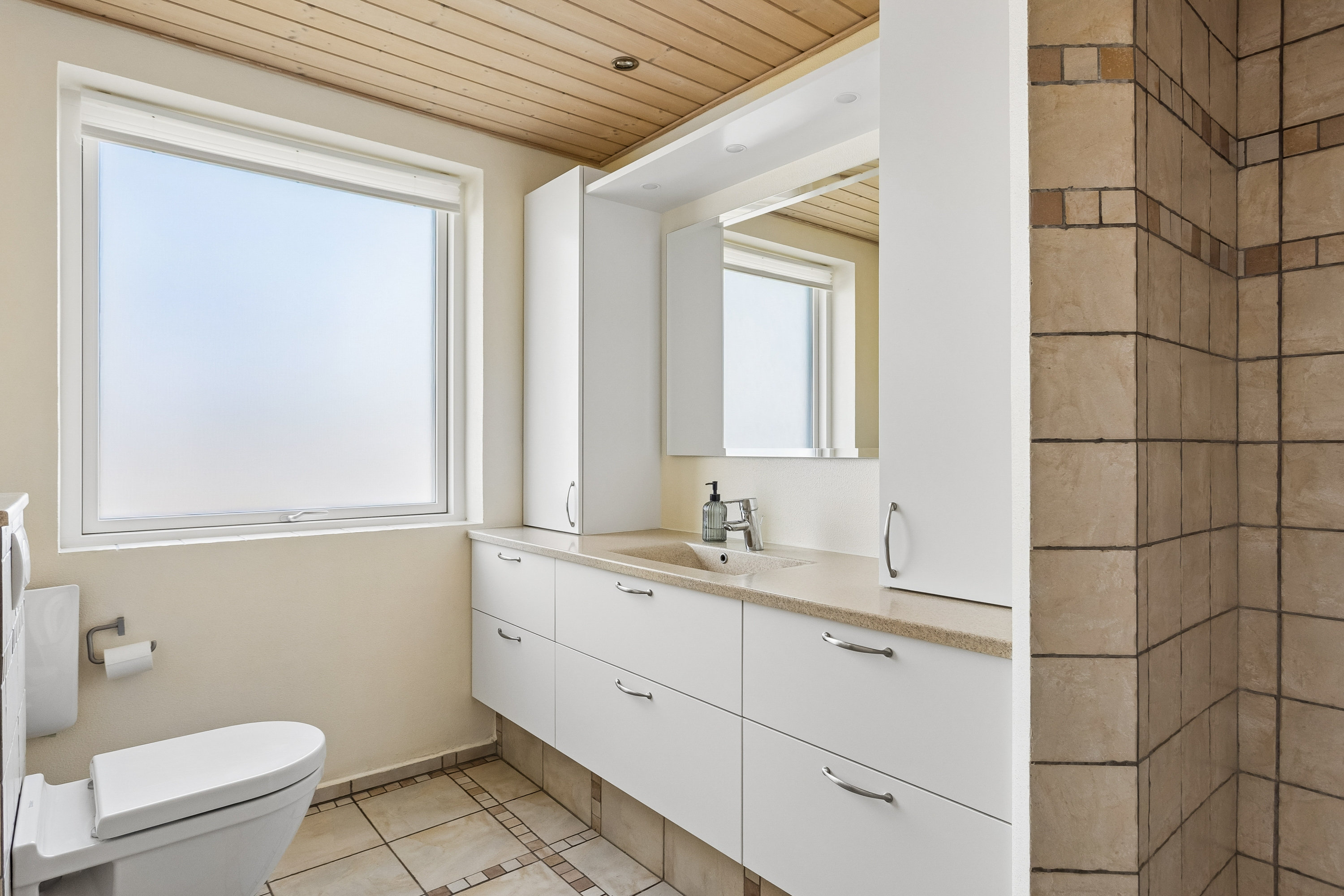 Fremhævet badeværelse billede i fuldskærmstilstand. Billede af Hirsevænget 10, 7500 Holstebro