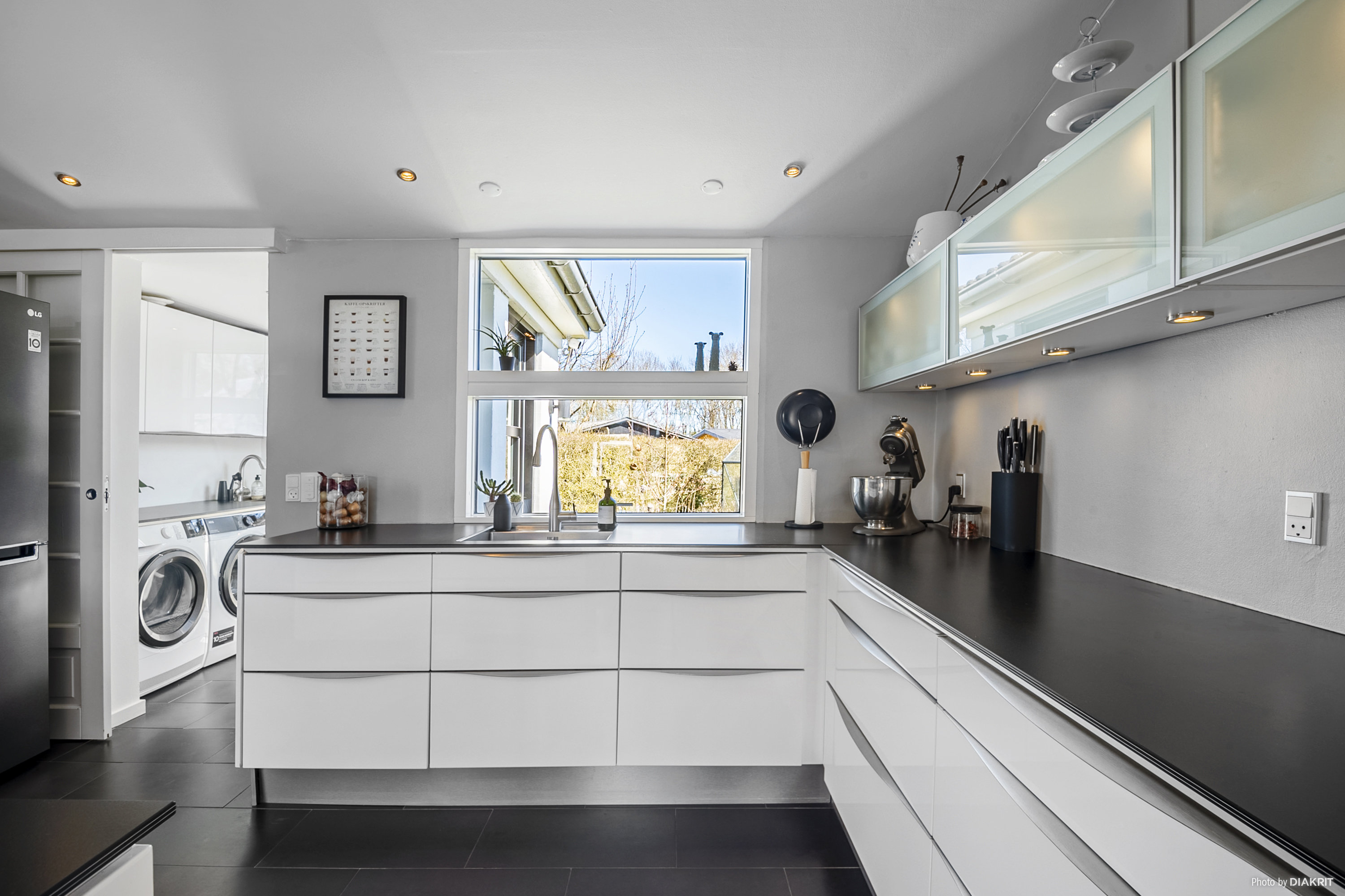 Fremhævet køkken billede i fuldskærmstilstand. Billede af Møllebakken 6, 4681 Herfølge