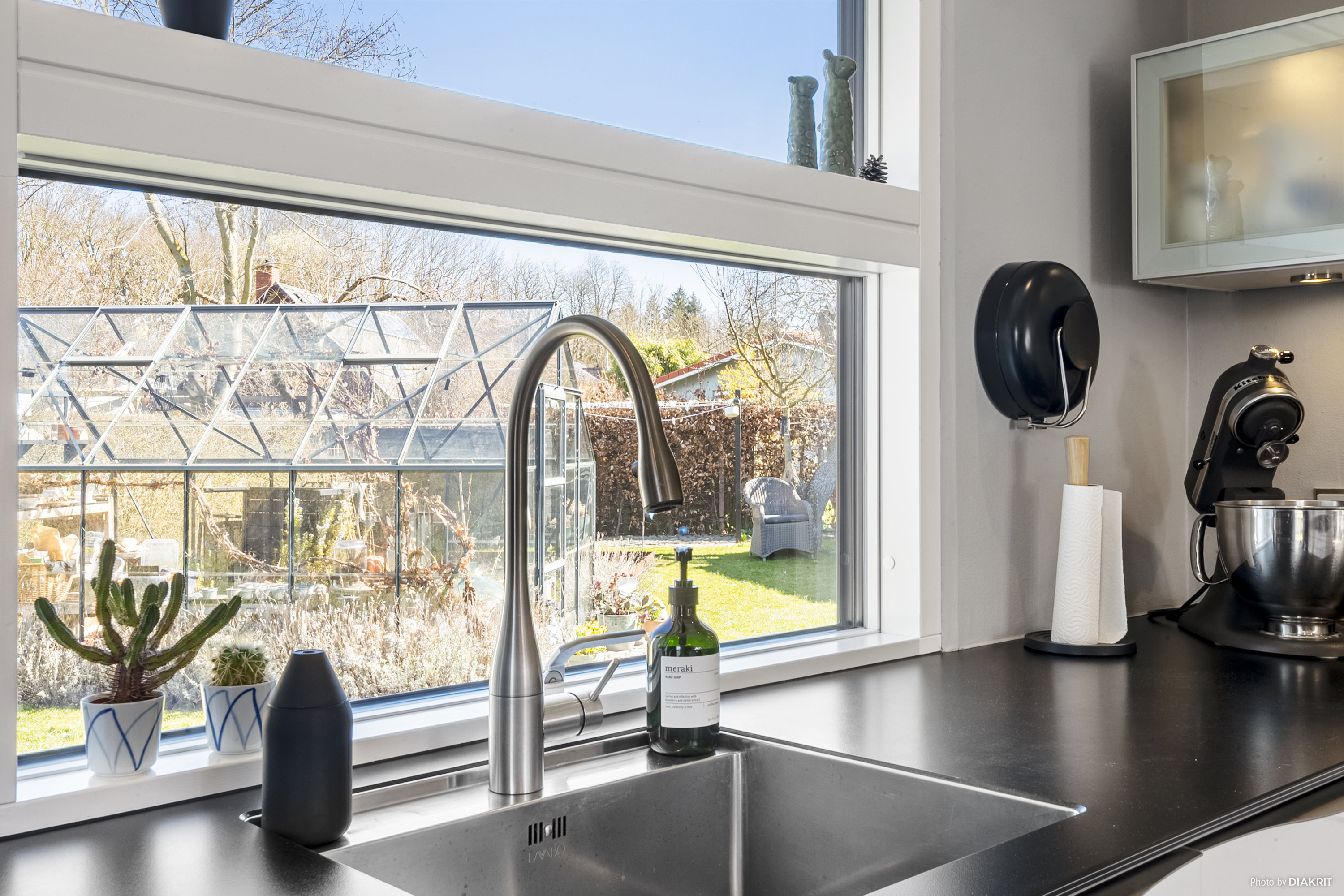 Fremhævet køkken billede i fuldskærmstilstand. Billede af Møllebakken 6, 4681 Herfølge