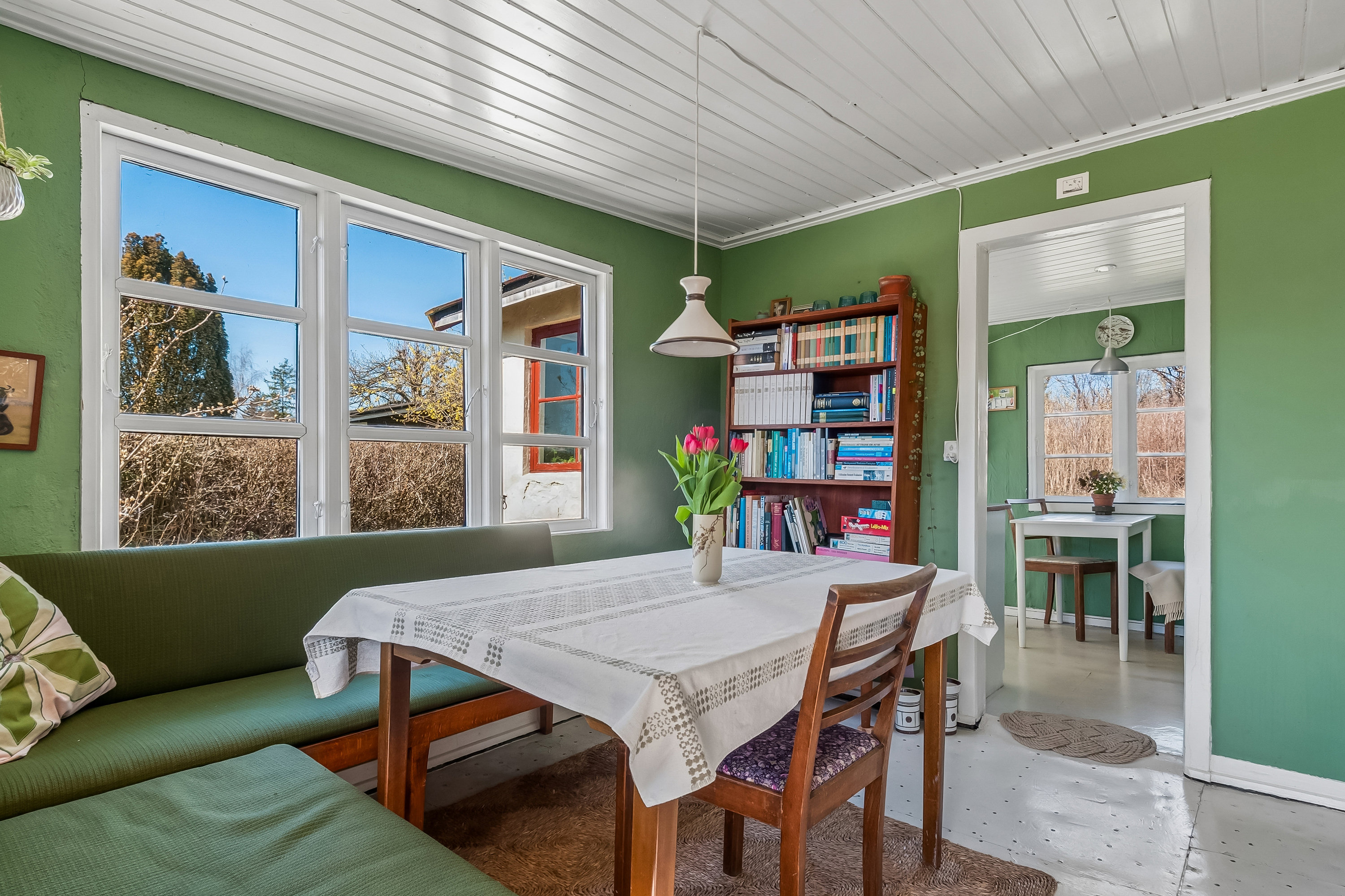 Fremhævet stue billede i fuldskærmstilstand. Billede af Lenesvej 67, Hf. Hjortespring, 2730 Herlev