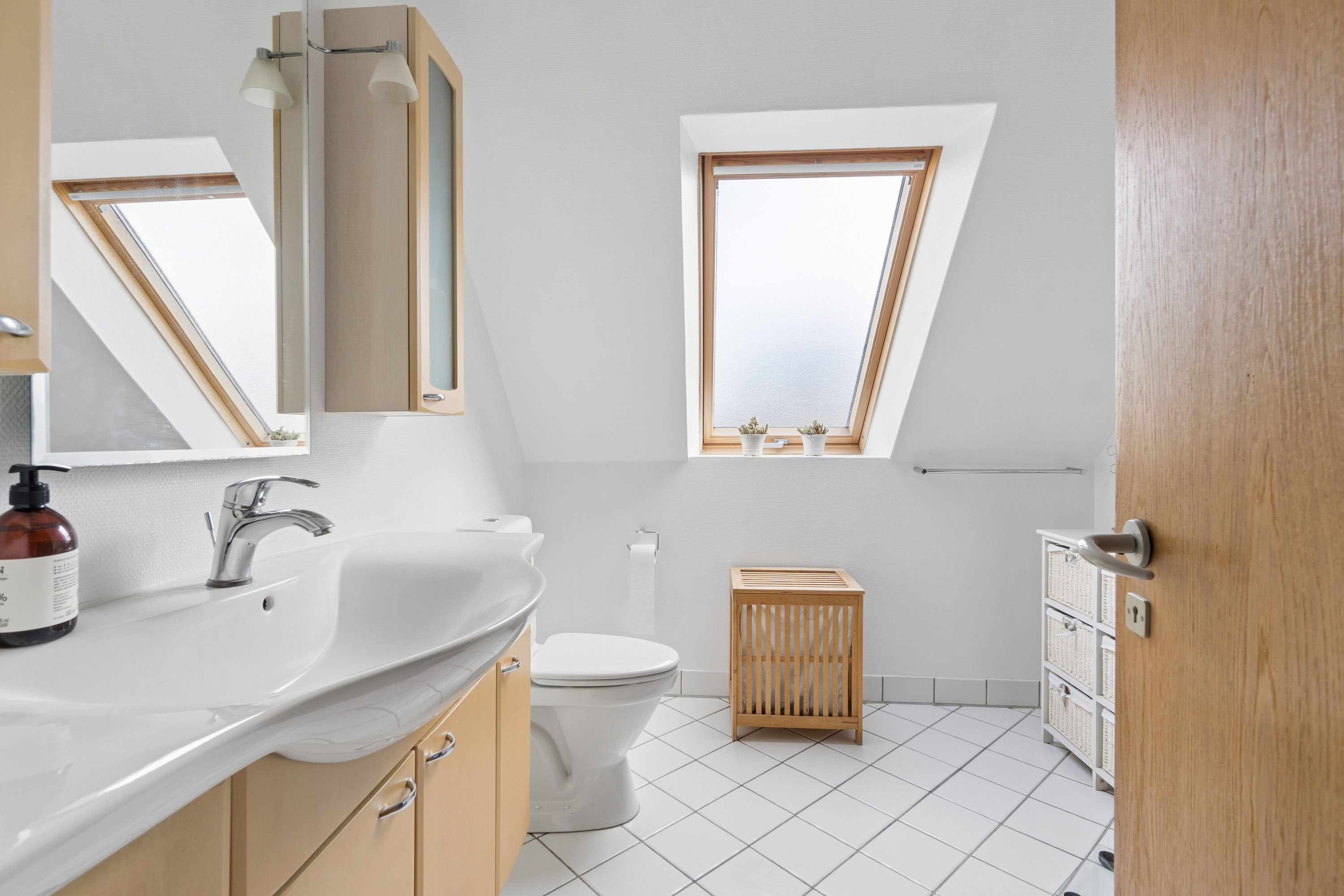 Fremhævet badeværelse billede i fuldskærmstilstand. Billede af Solbakken 19, Ræhr, 7730 Hanstholm