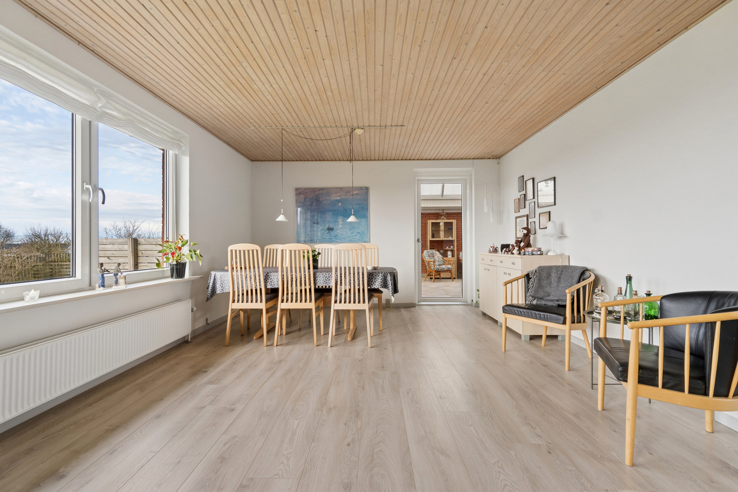 Fremhævet stue billede i fuldskærmstilstand. Billede af Solbakken 19, Ræhr, 7730 Hanstholm