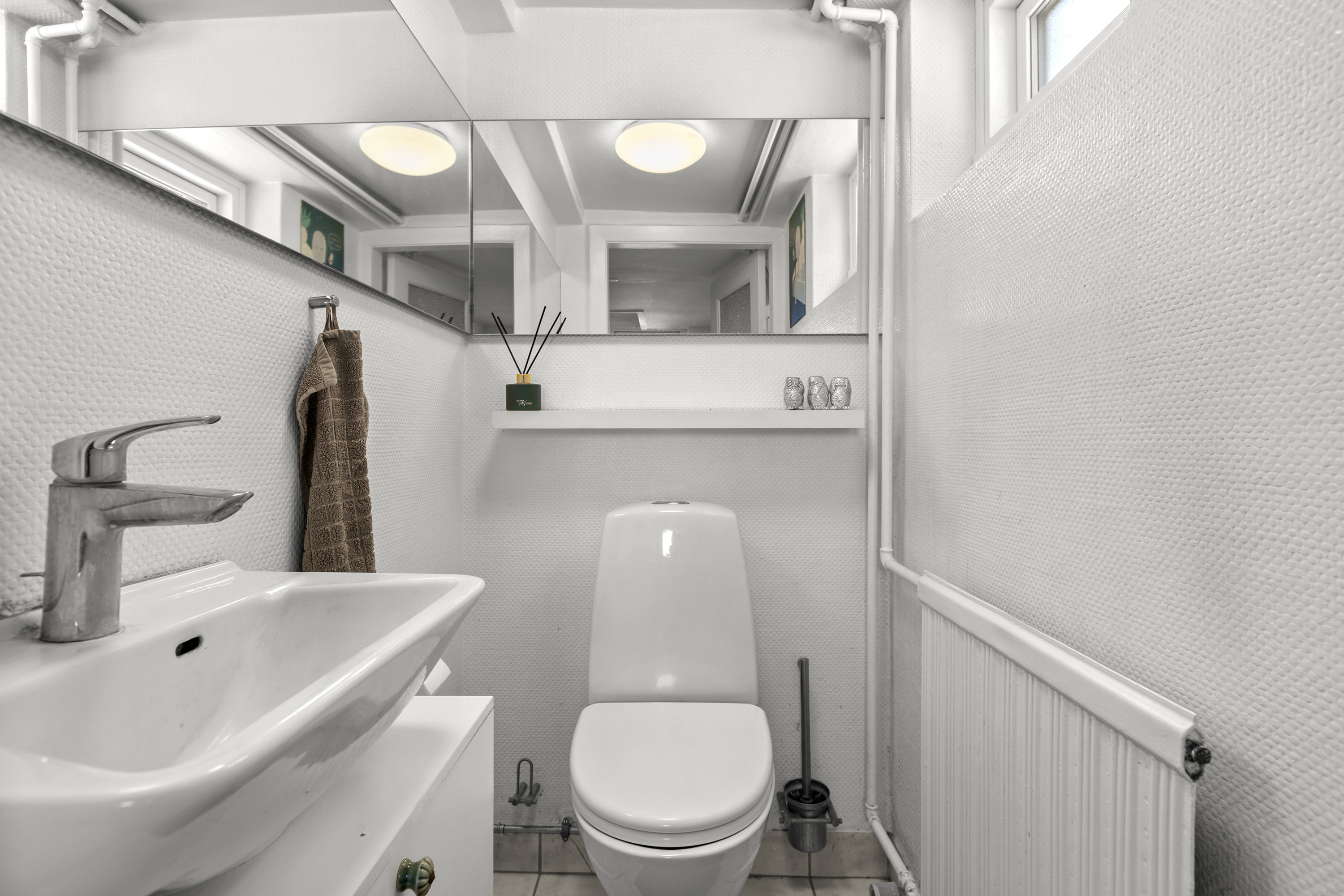 Fremhævet toilet billede i fuldskærmstilstand. Billede af Elmevej 17, Slagelse, 4200 Slagelse