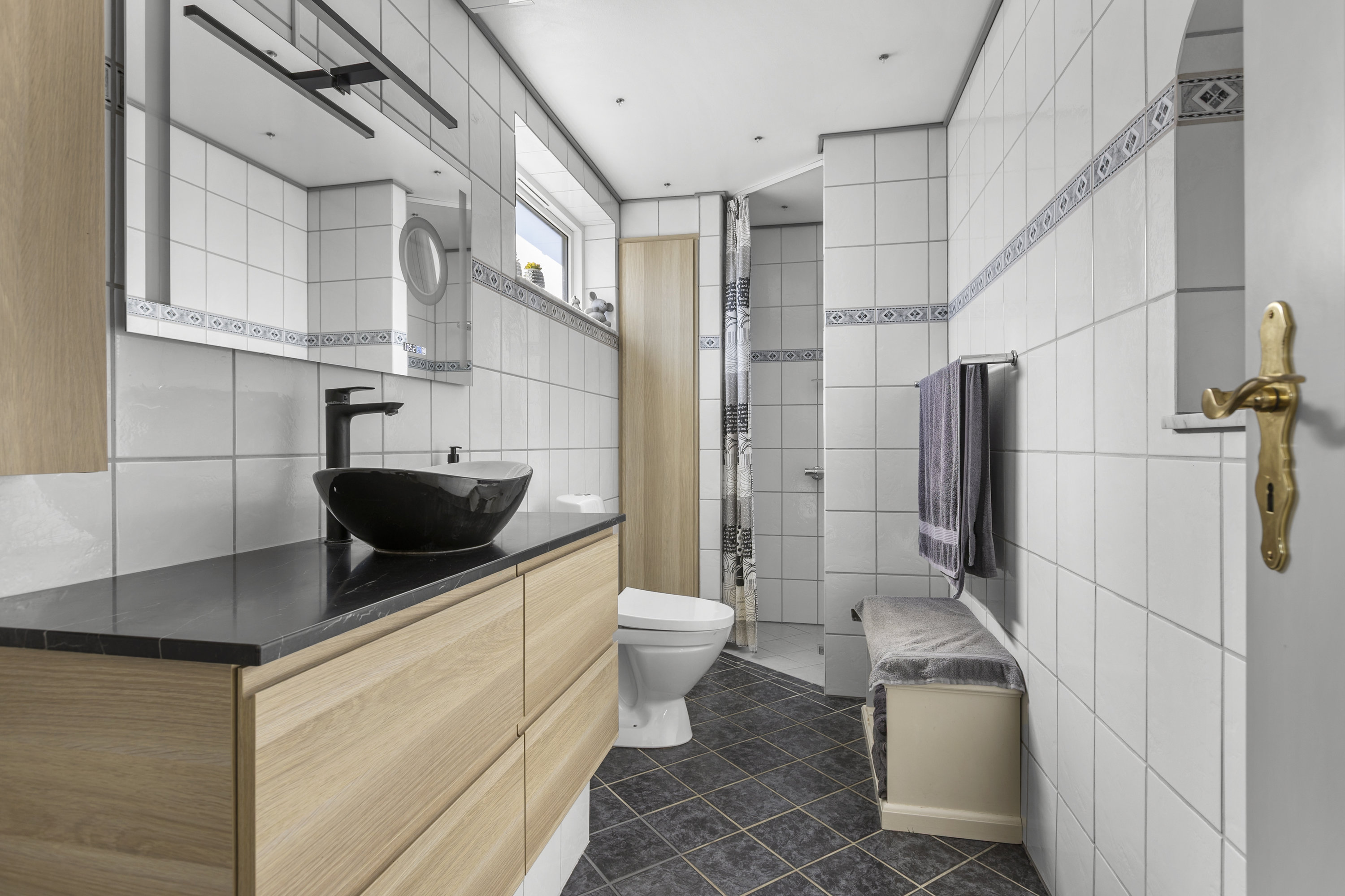 Fremhævet badeværelse billede i fuldskærmstilstand. Billede af Årbygade 11, Årby, 4400 Kalundborg