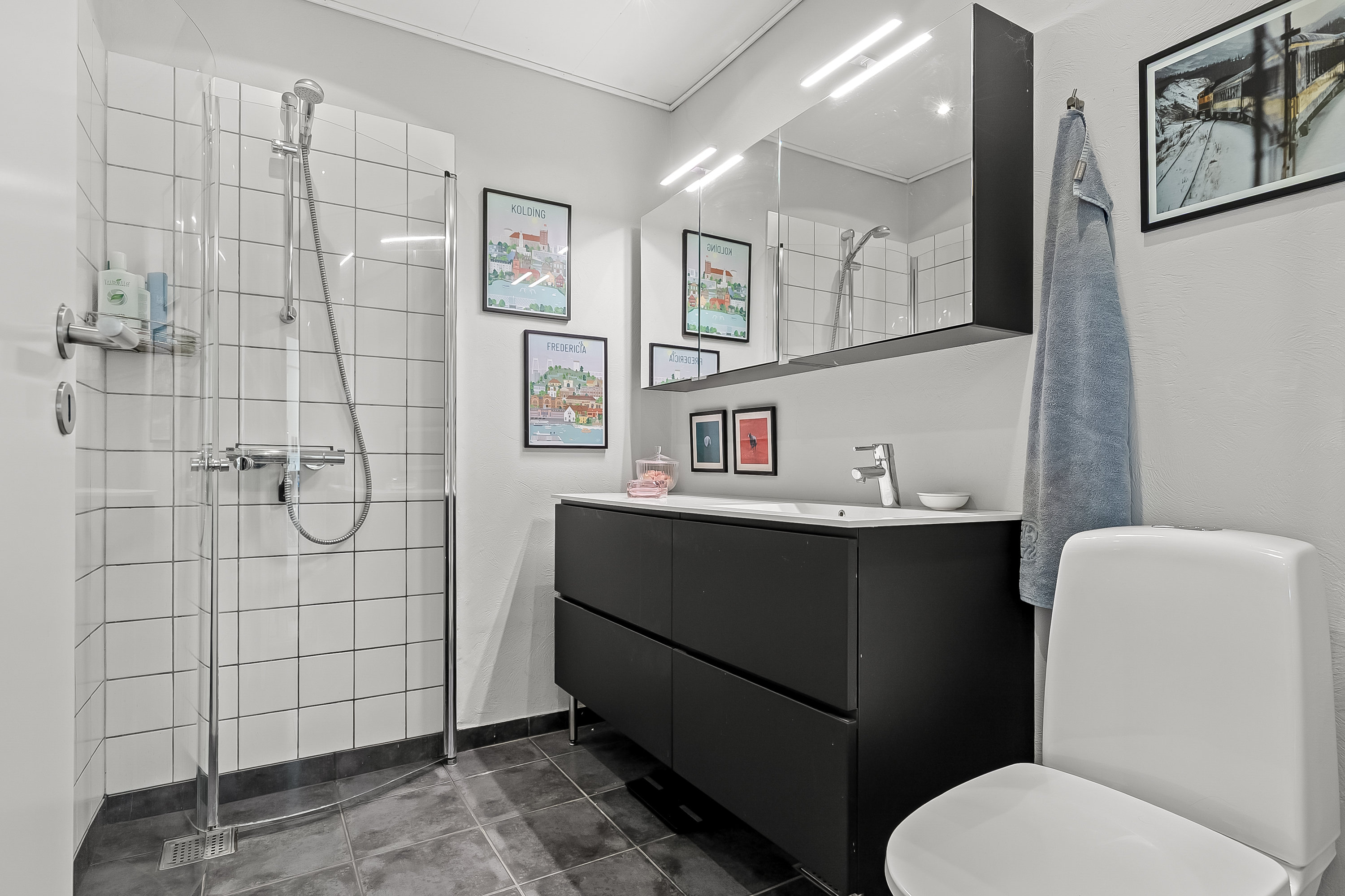 Fremhævet badeværelse billede i fuldskærmstilstand. Billede af Langesøvej 16, Erritsø, 7000 Fredericia