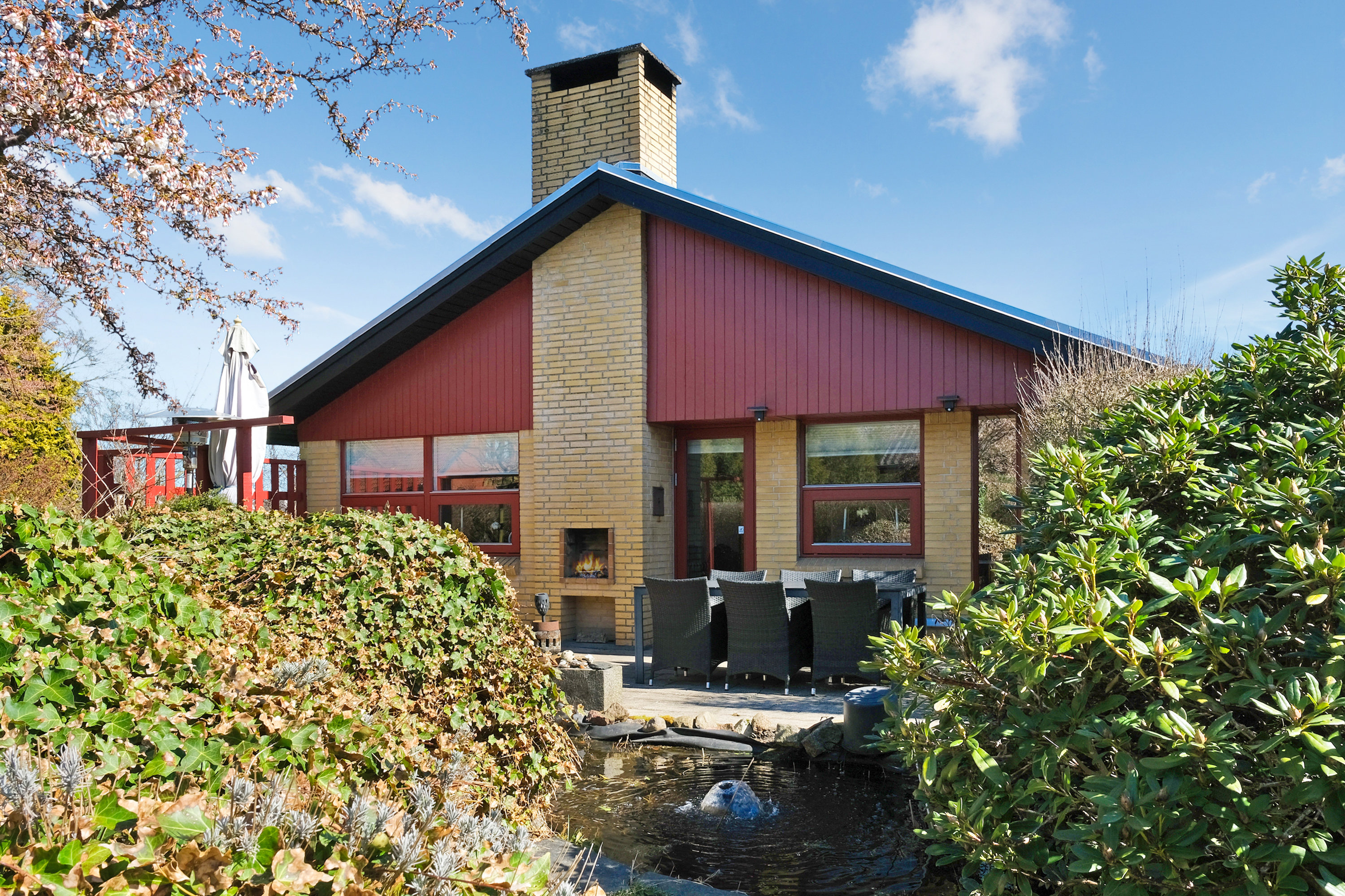 Fremhævet facade billede i fuldskærmstilstand. Billede af Møllebakken 57, Vejle, 5672 Broby