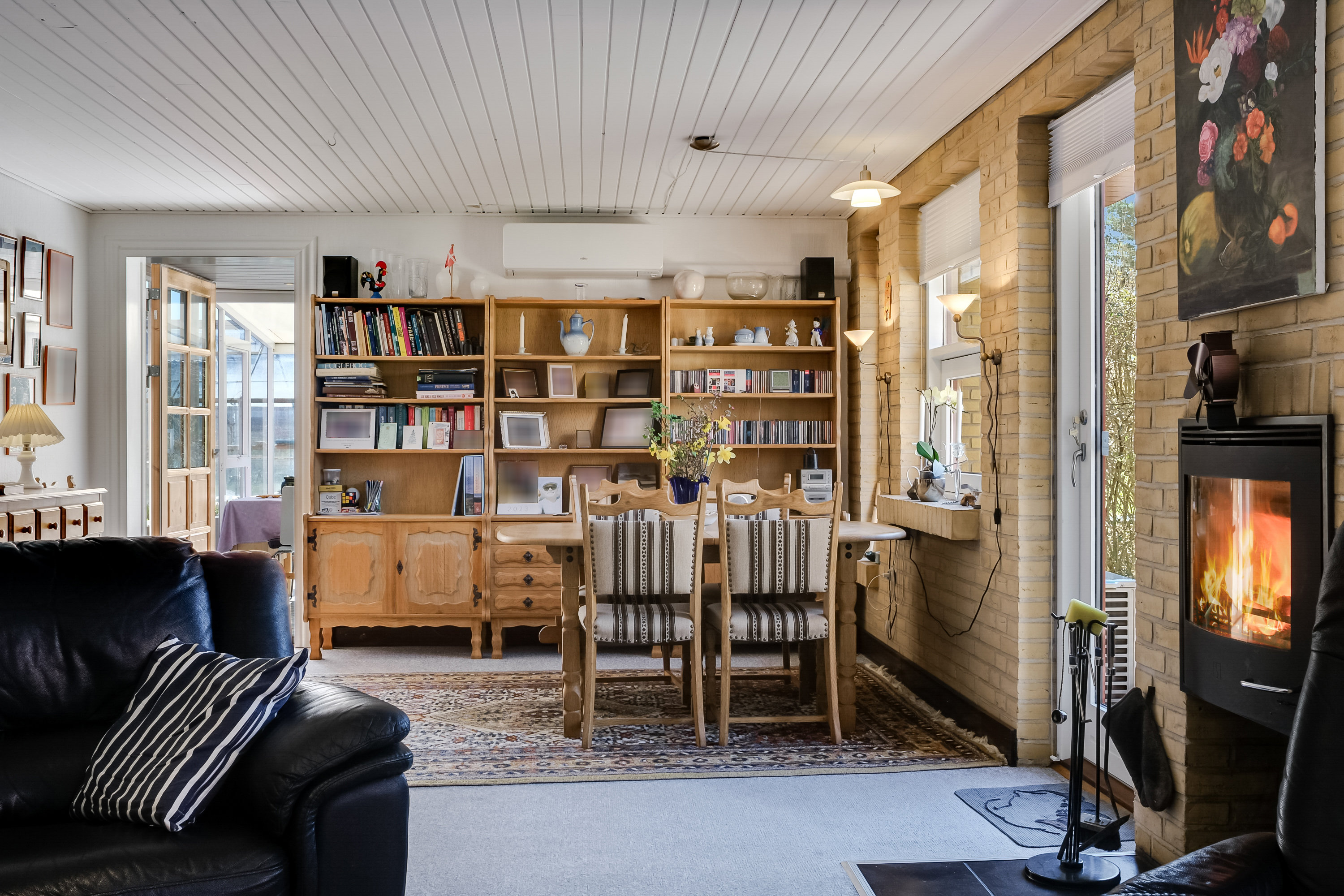 Fremhævet stue billede i fuldskærmstilstand. Billede af Møllebakken 57, Vejle, 5672 Broby