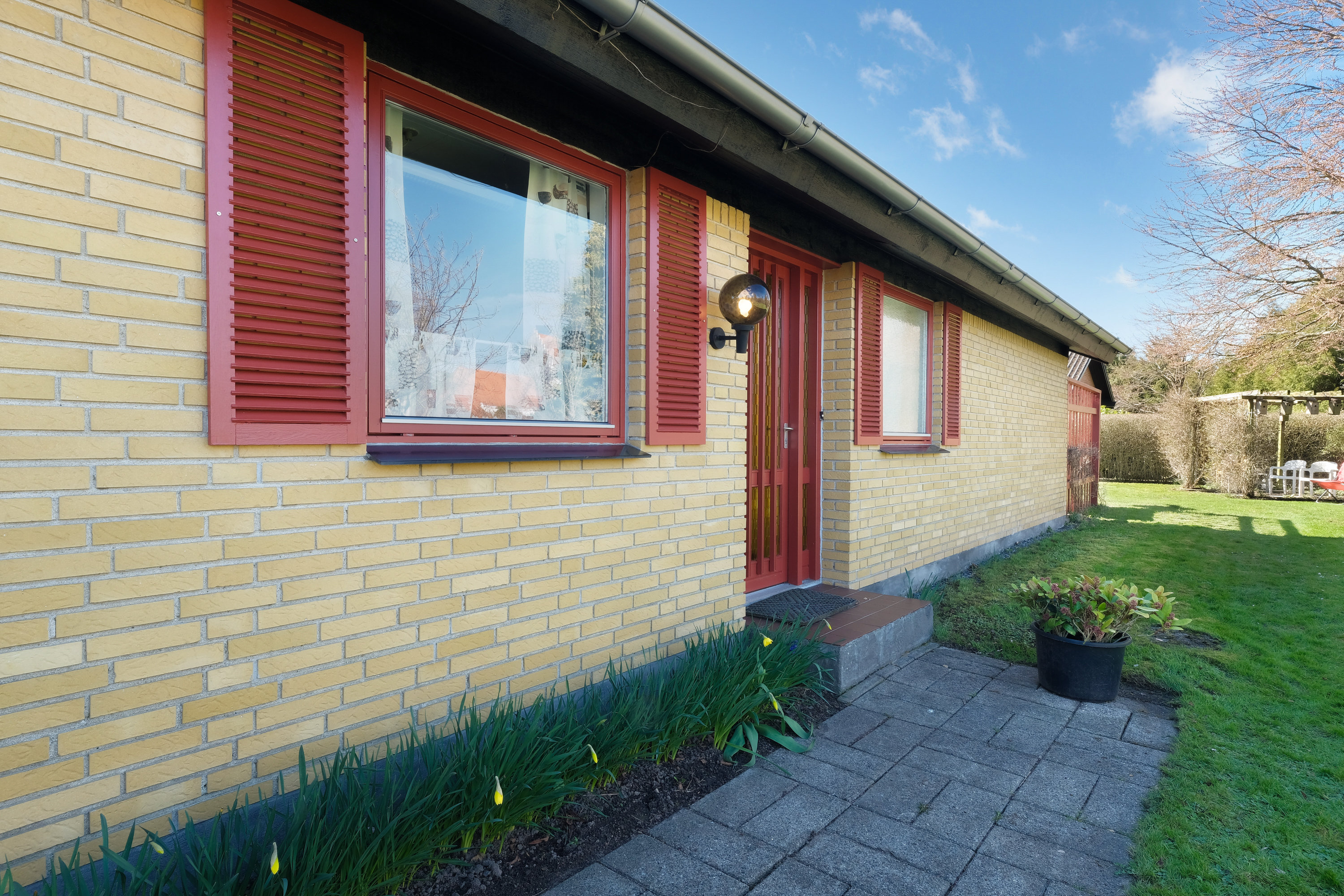 Fremhævet facade billede i fuldskærmstilstand. Billede af Møllebakken 57, Vejle, 5672 Broby