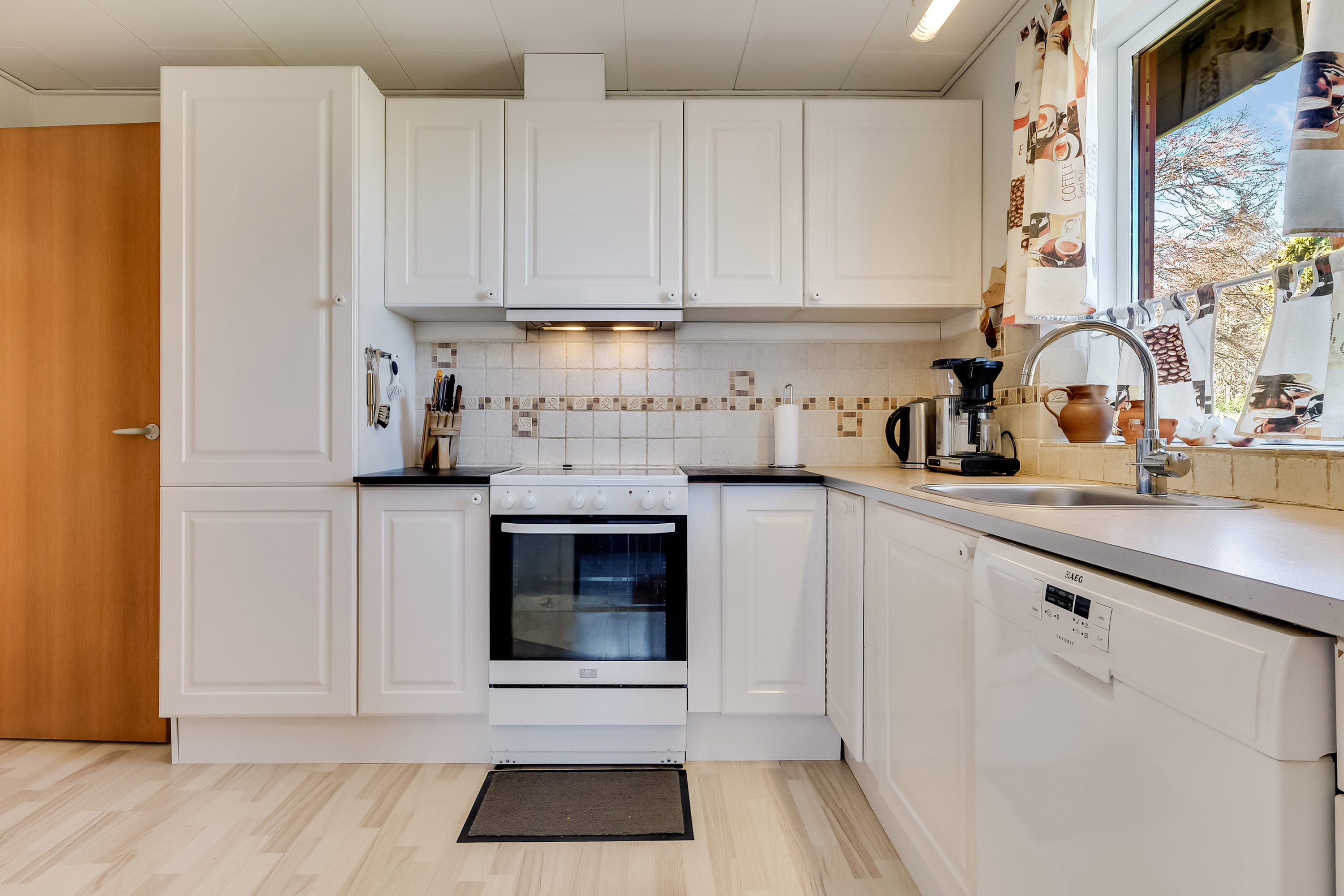 Fremhævet køkken billede i fuldskærmstilstand. Billede af Møllebakken 57, Vejle, 5672 Broby