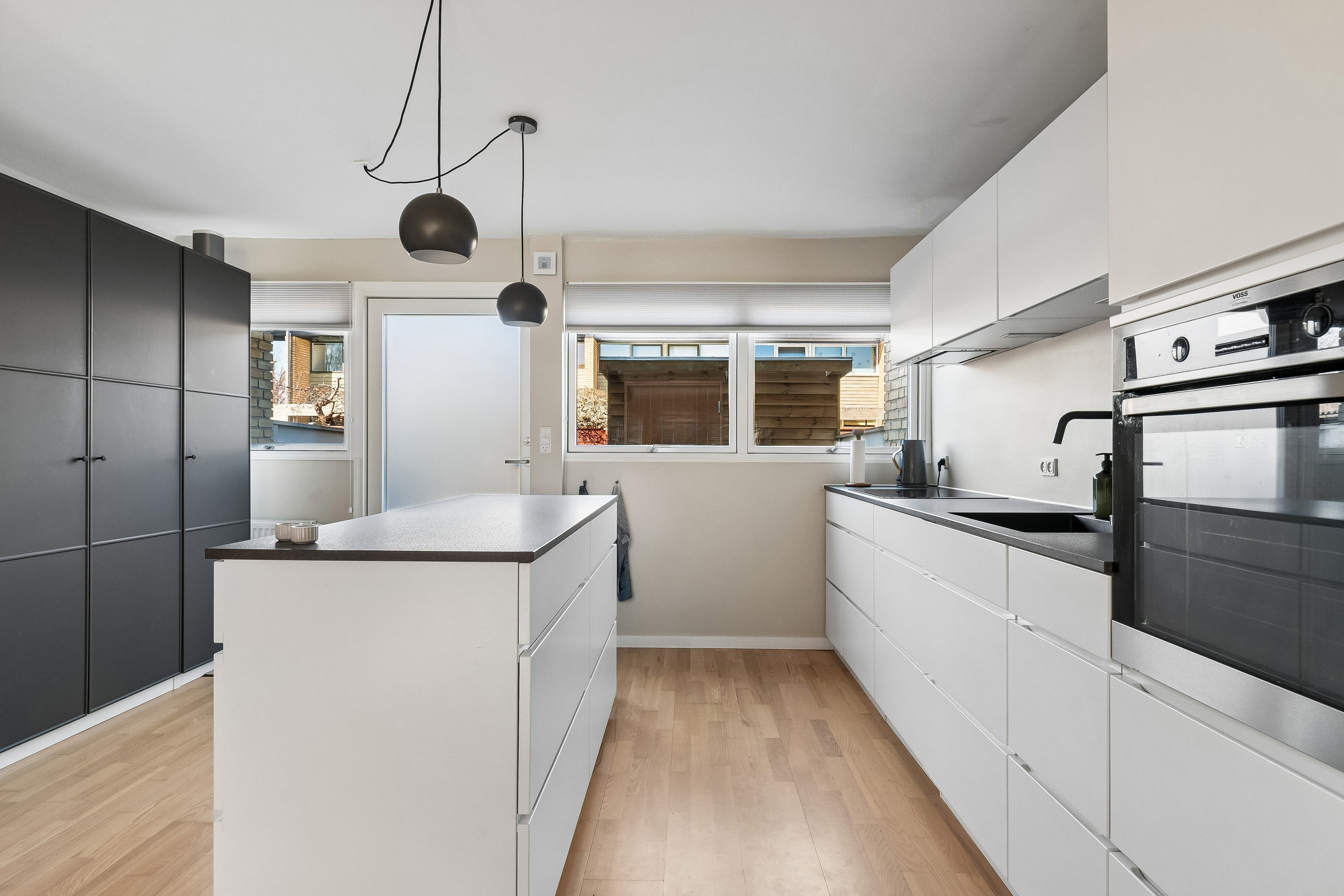 Fremhævet køkken billede i fuldskærmstilstand. Billede af Egevangshusene 33, 2630 Taastrup