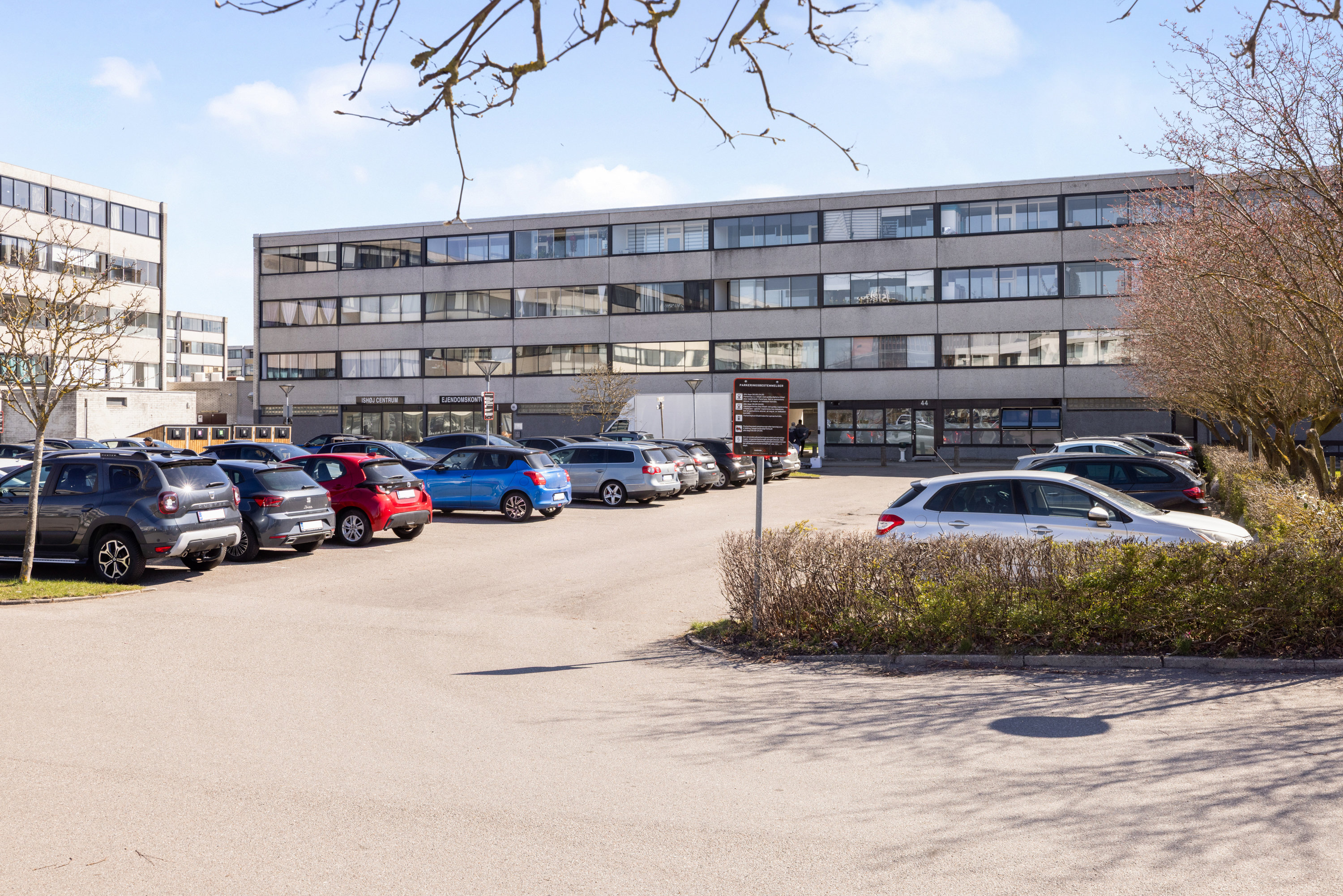 Fremhævet facade billede i fuldskærmstilstand. Billede af Vejlebrovej 44, 2. tv., 2635 Ishøj