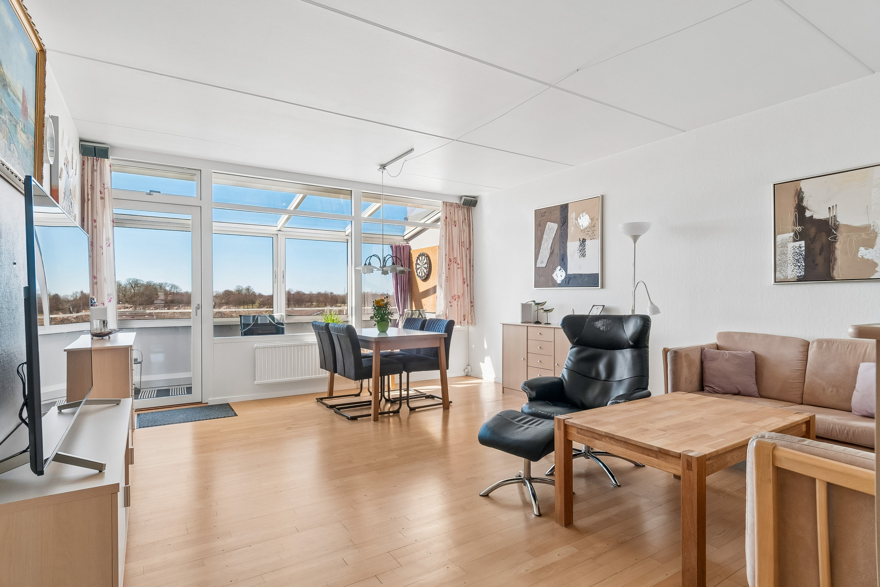 Fremhævet stue billede i fuldskærmstilstand. Billede af Hammeren 32, 4. 206., Høje Taastrup, 2630 Taastrup