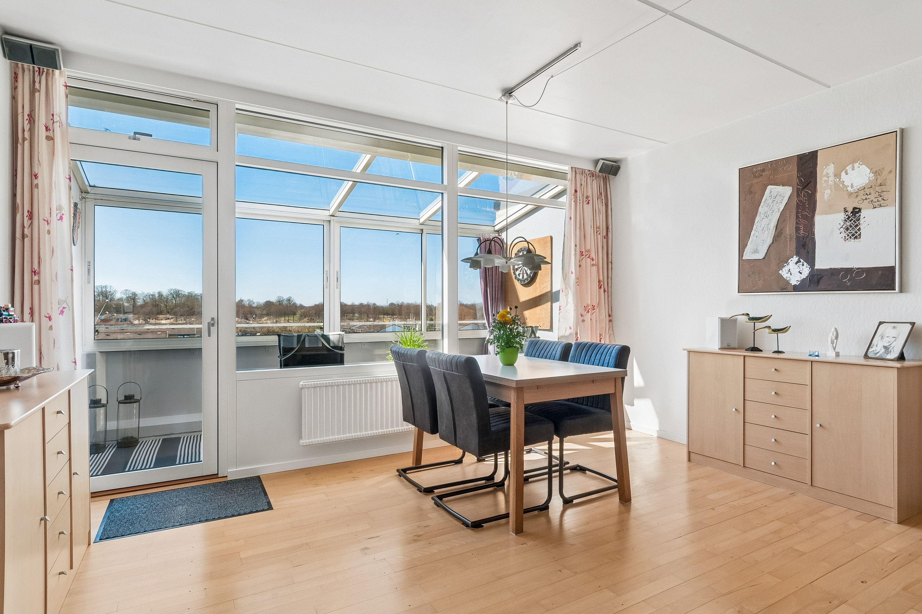 Fremhævet stue billede i fuldskærmstilstand. Billede af Hammeren 32, 4. 206., Høje Taastrup, 2630 Taastrup