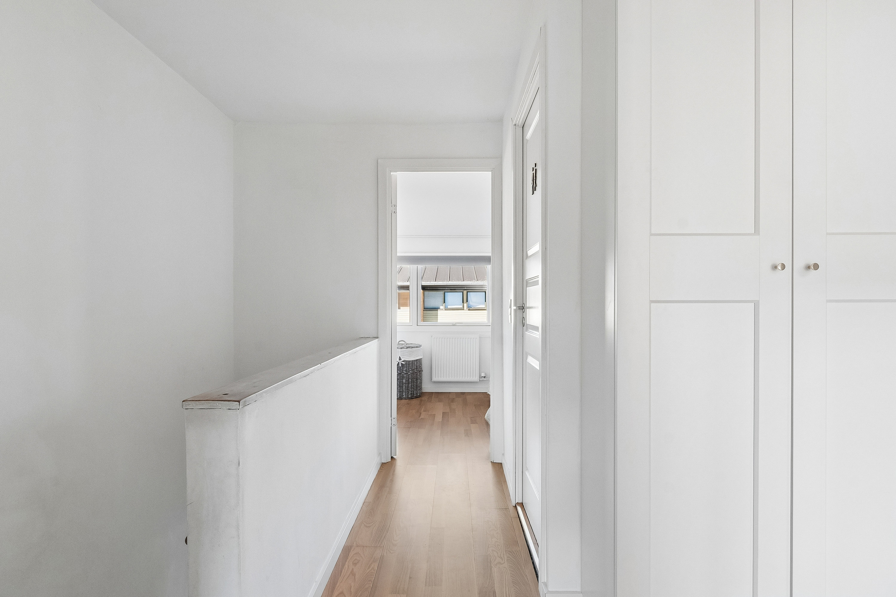 Fremhævet gang billede i fuldskærmstilstand. Billede af Egevangshusene 33, 2630 Taastrup