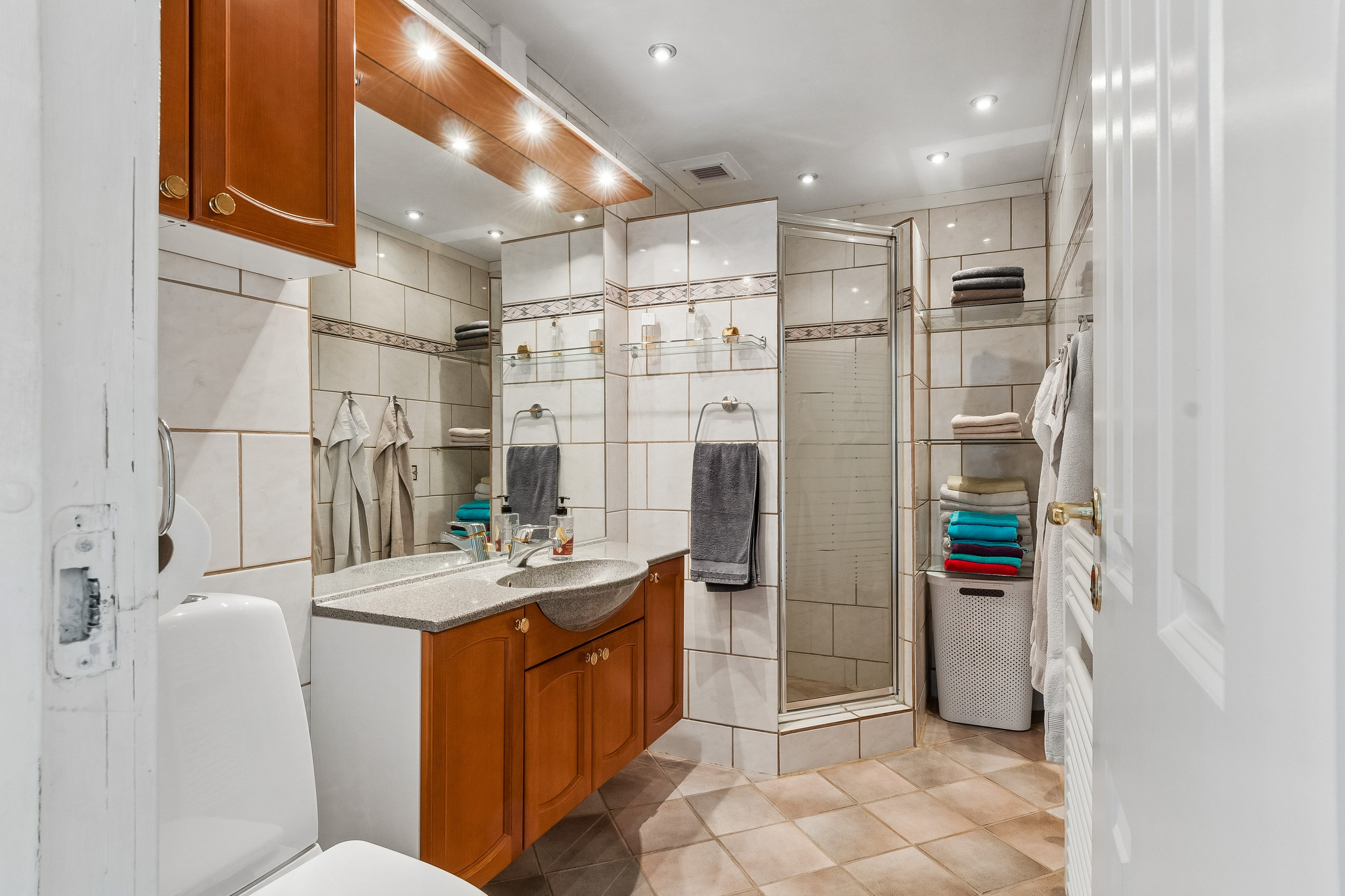 Fremhævet badeværelse billede i fuldskærmstilstand. Billede af Hammeren 32, 4. 206., Høje Taastrup, 2630 Taastrup