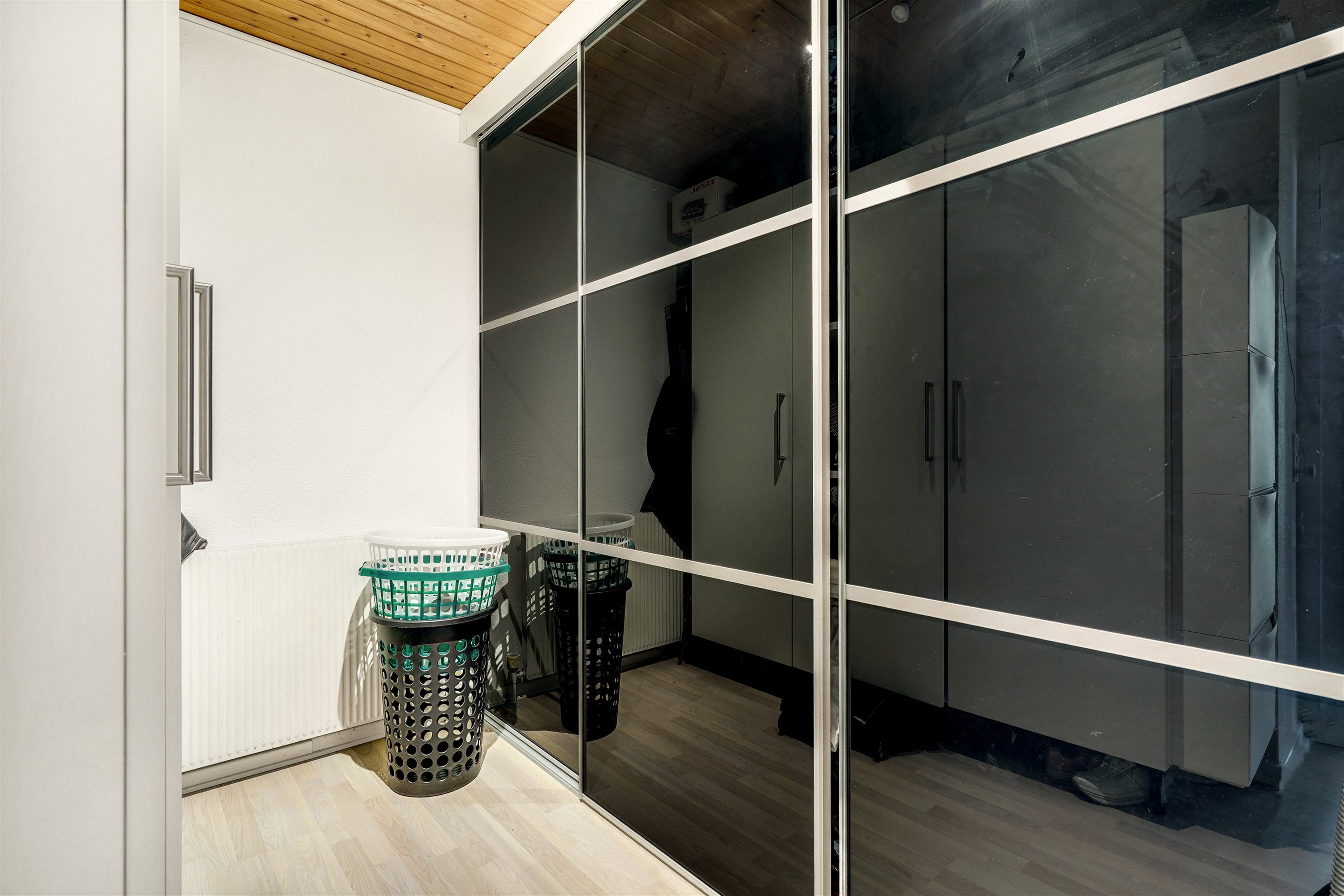 Fremhævet walkin closet billede i fuldskærmstilstand. Billede af Søstjernen 22, 6710 Esbjerg V