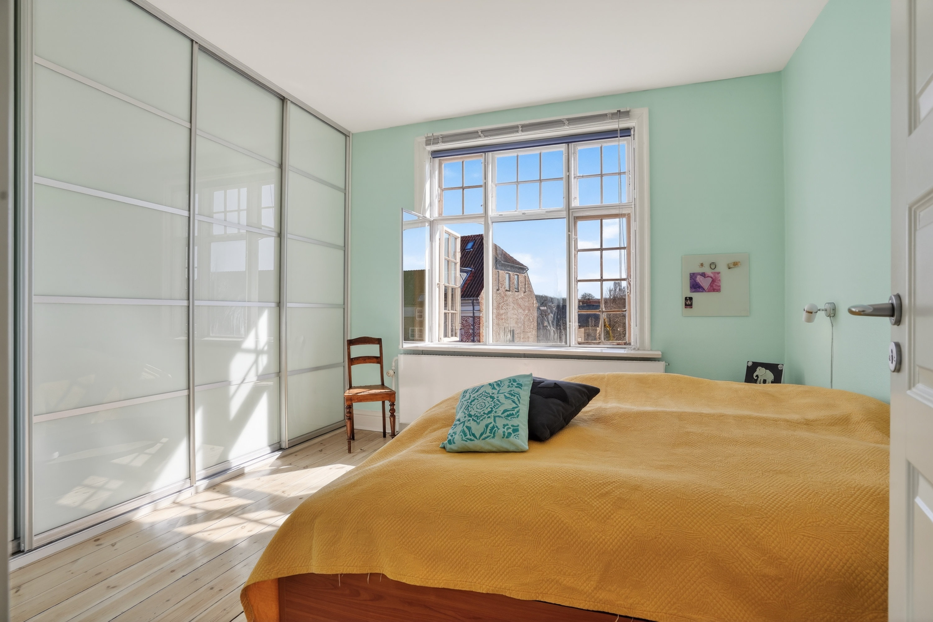 Fremhævet værelse billede i fuldskærmstilstand. Billede af Christian IVs Vej 2, 1., 3400 Hillerød