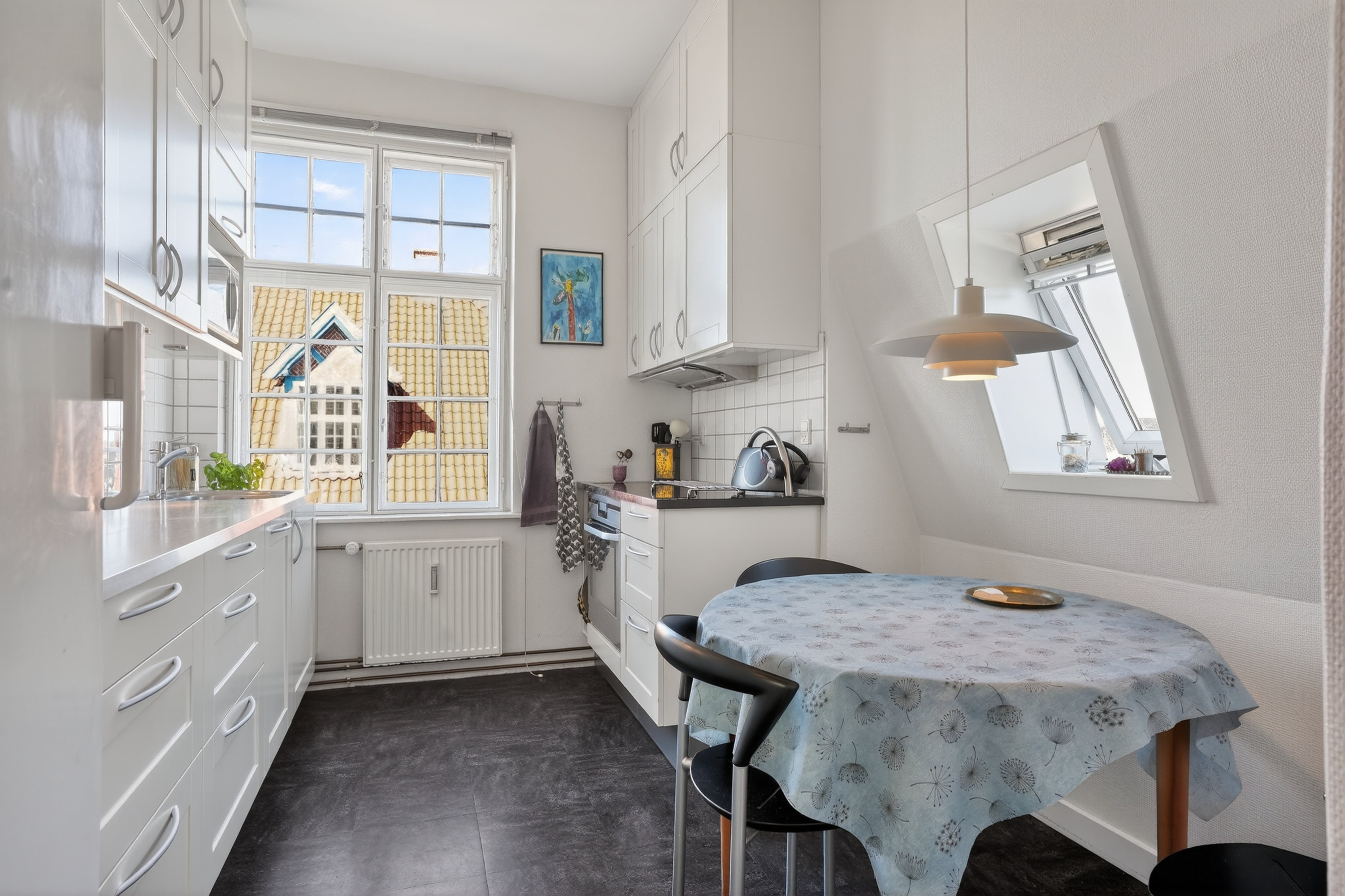 Fremhævet køkken billede i fuldskærmstilstand. Billede af Christian IVs Vej 2, 1., 3400 Hillerød