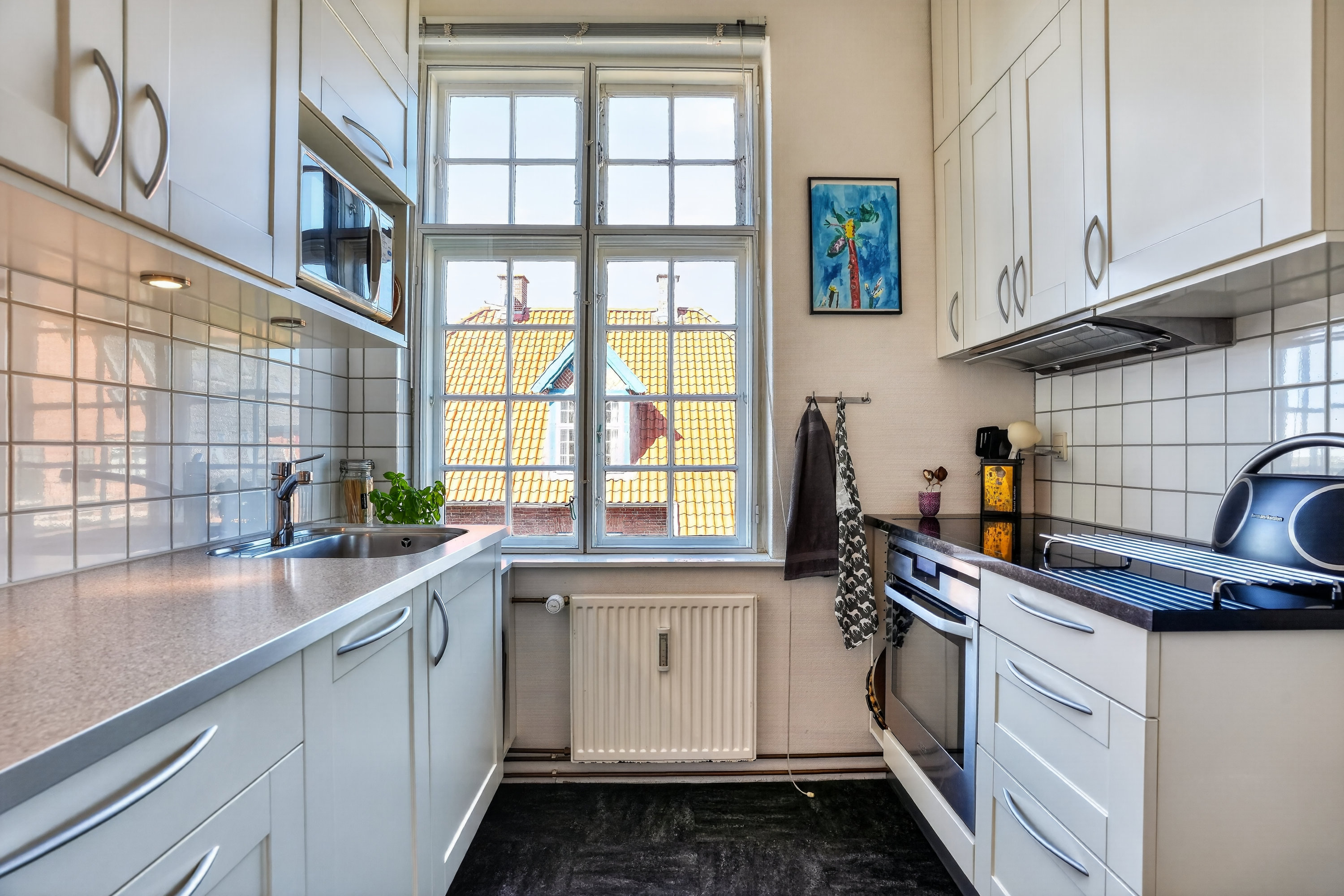 Fremhævet køkken billede i fuldskærmstilstand. Billede af Christian IVs Vej 2, 1., 3400 Hillerød