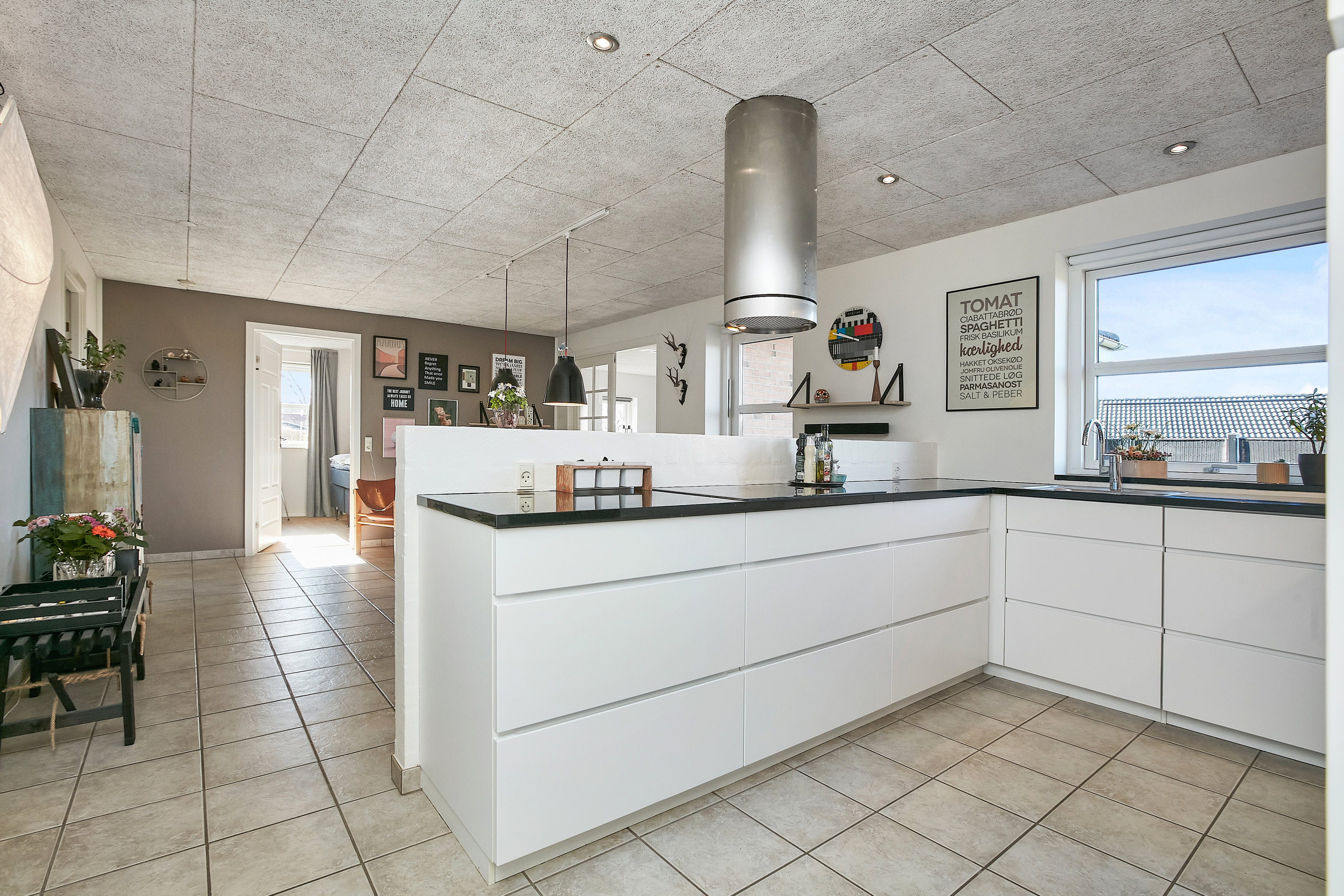 Fremhævet køkken billede i fuldskærmstilstand. Billede af Vinthervej 19, 8732 Hovedgård