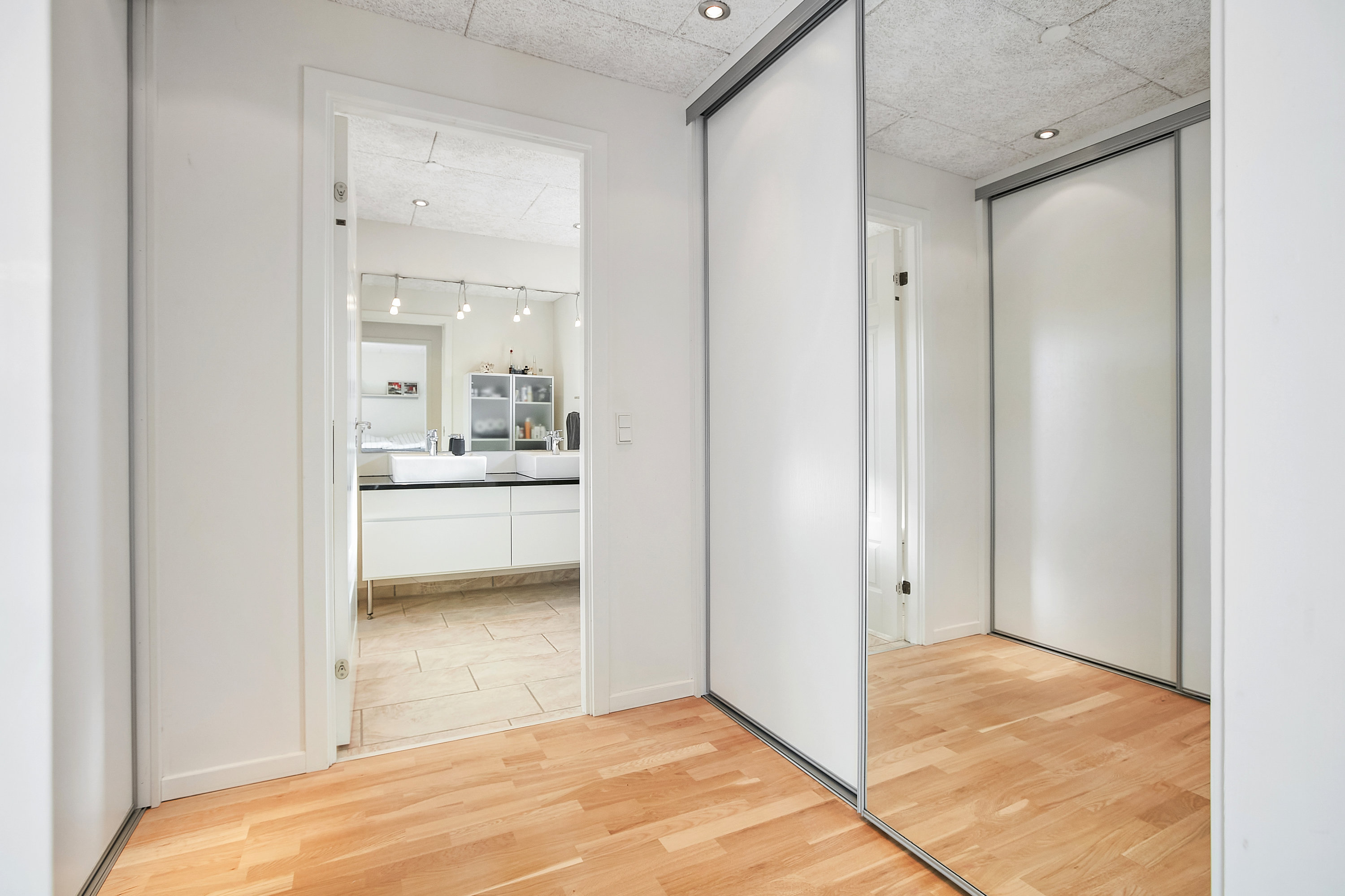 Fremhævet walk-in billede i fuldskærmstilstand. Billede af Vinthervej 19, 8732 Hovedgård