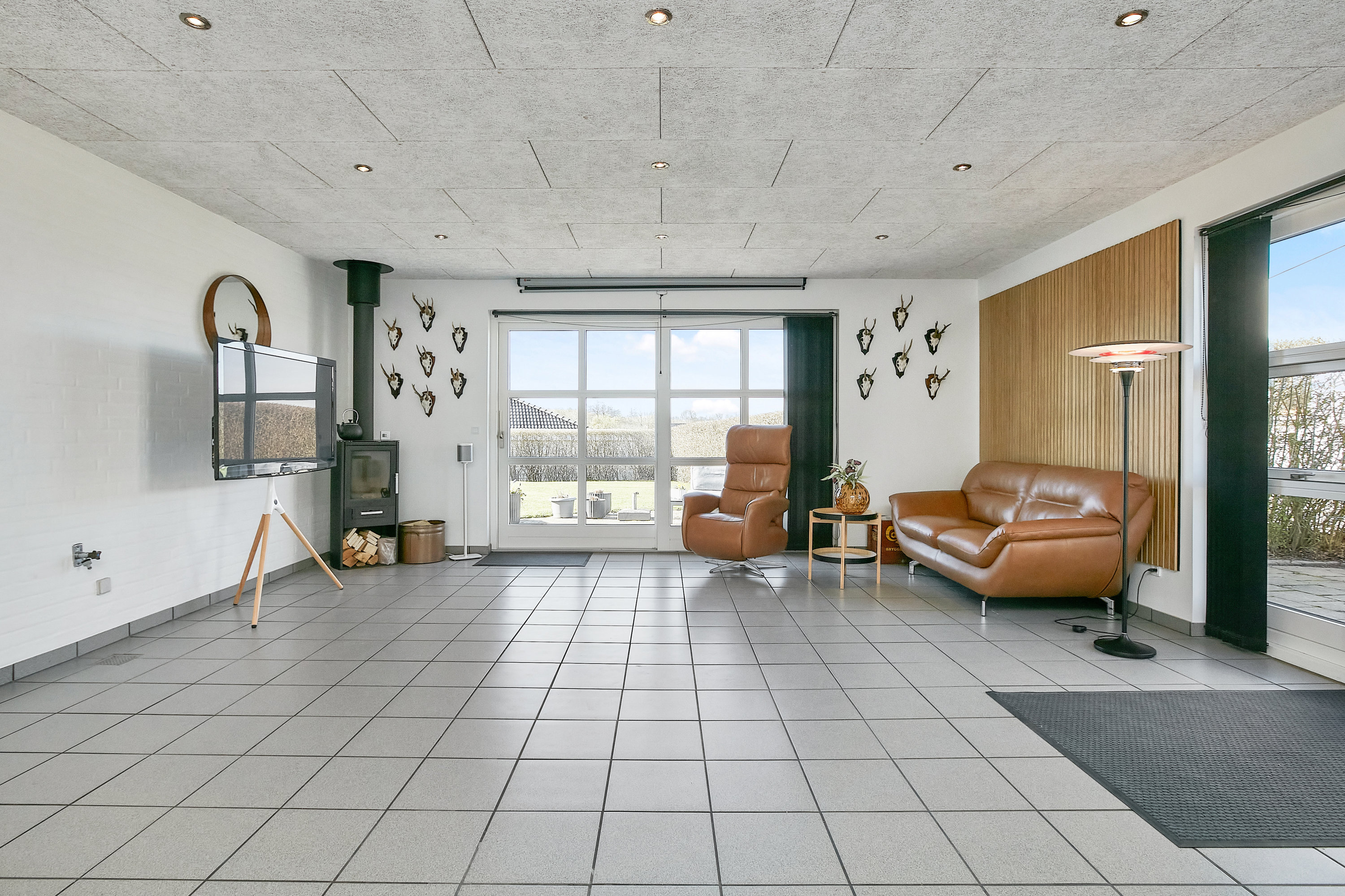 Fremhævet garage billede i fuldskærmstilstand. Billede af Vinthervej 19, 8732 Hovedgård