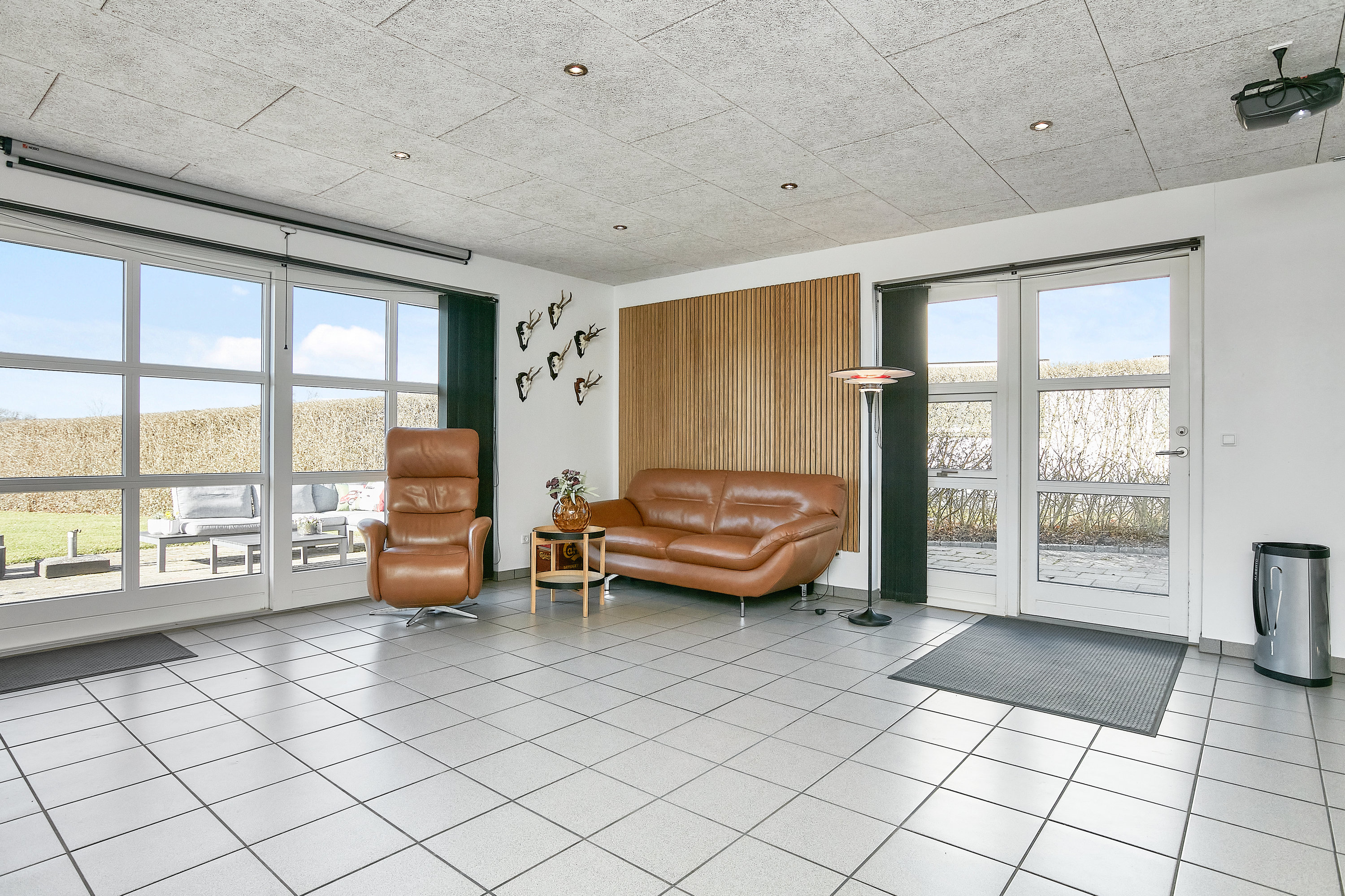 Fremhævet garage billede i fuldskærmstilstand. Billede af Vinthervej 19, 8732 Hovedgård