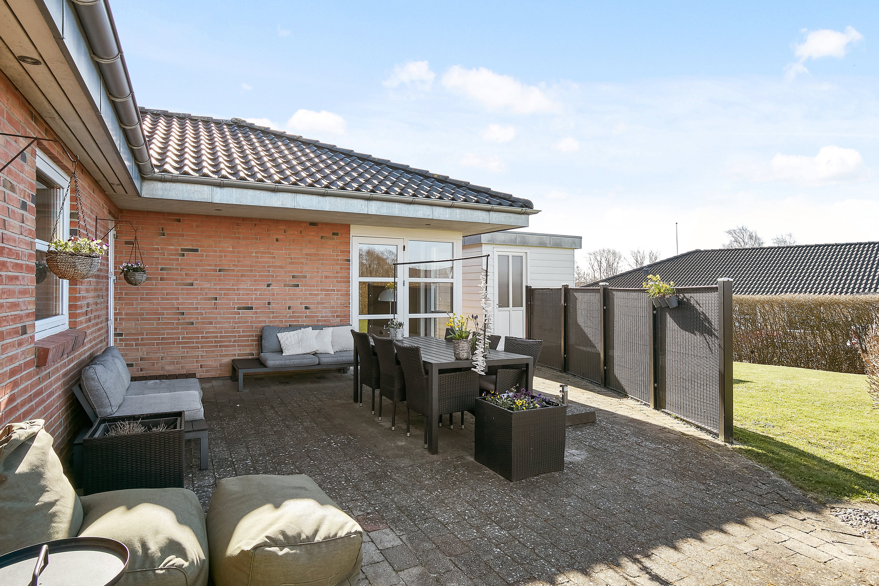 Fremhævet terrasse billede i fuldskærmstilstand. Billede af Vinthervej 19, 8732 Hovedgård