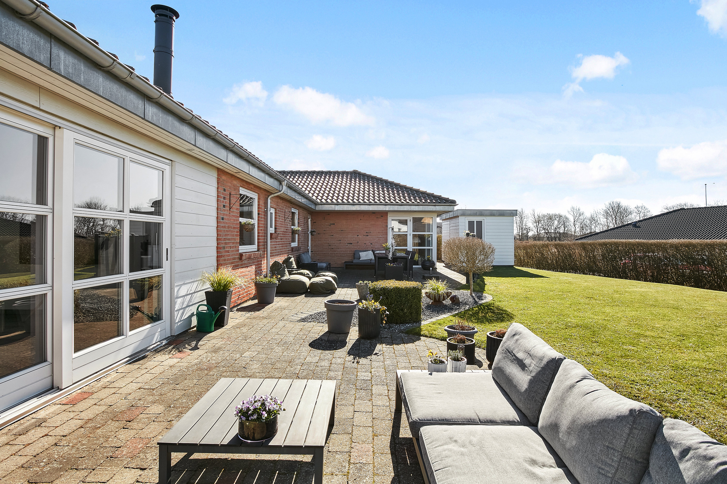 Villa: Terrasse på Vinthervej 19, 8732 Hovedgård