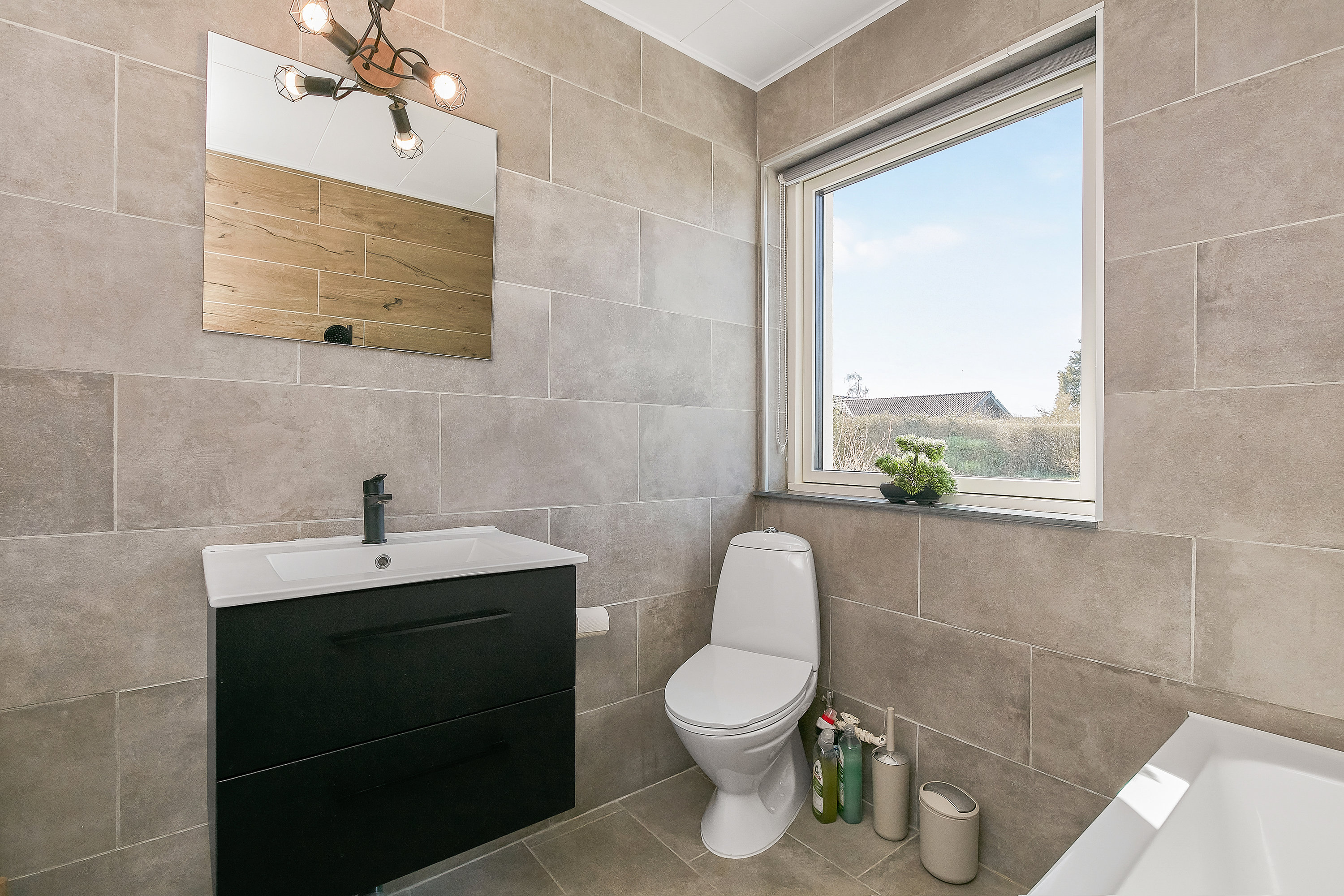 Fremhævet badeværelse billede i fuldskærmstilstand. Billede af Hørvej 7, Tyrsted, 8700 Horsens