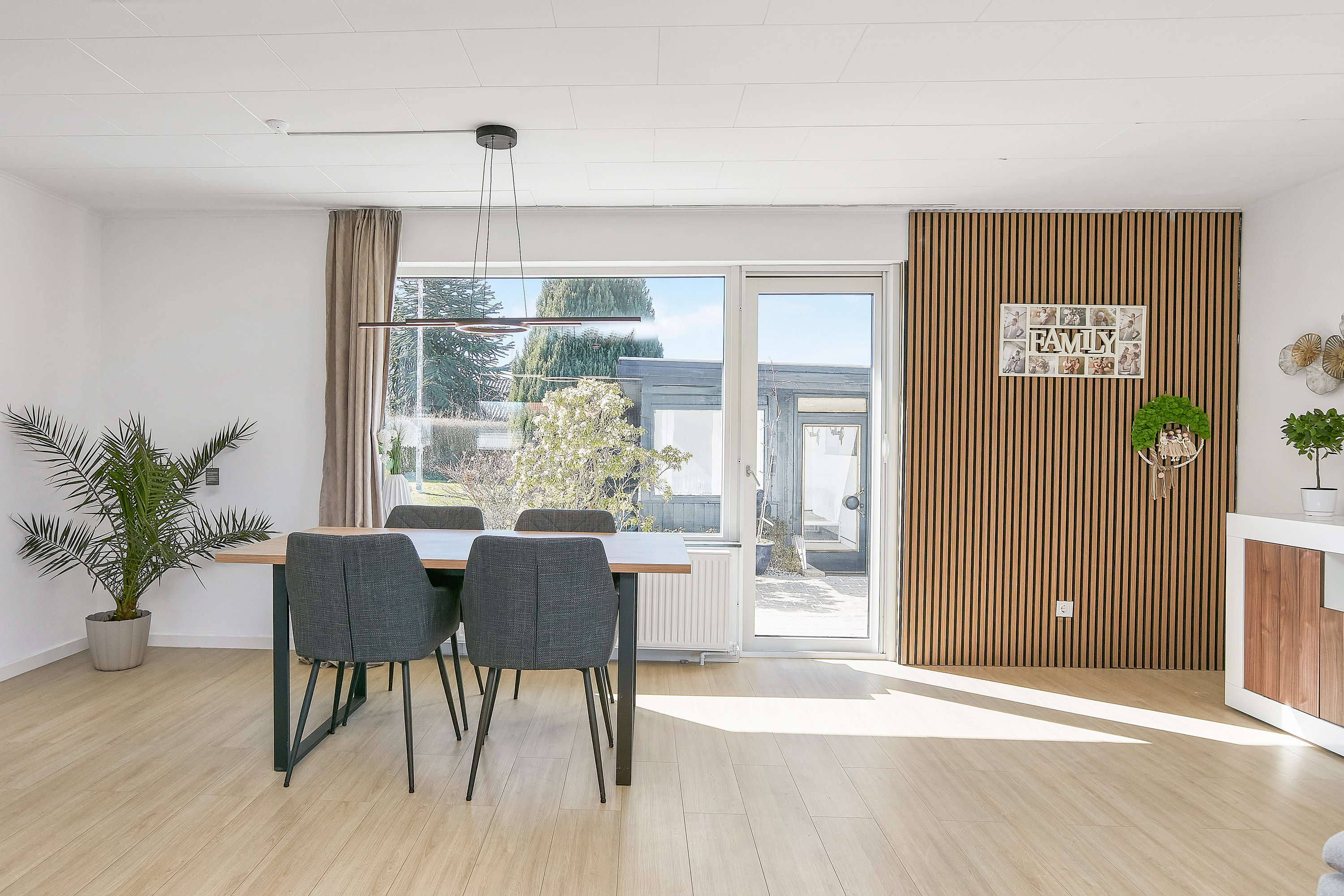 Fremhævet stue billede i fuldskærmstilstand. Billede af Hørvej 7, Tyrsted, 8700 Horsens