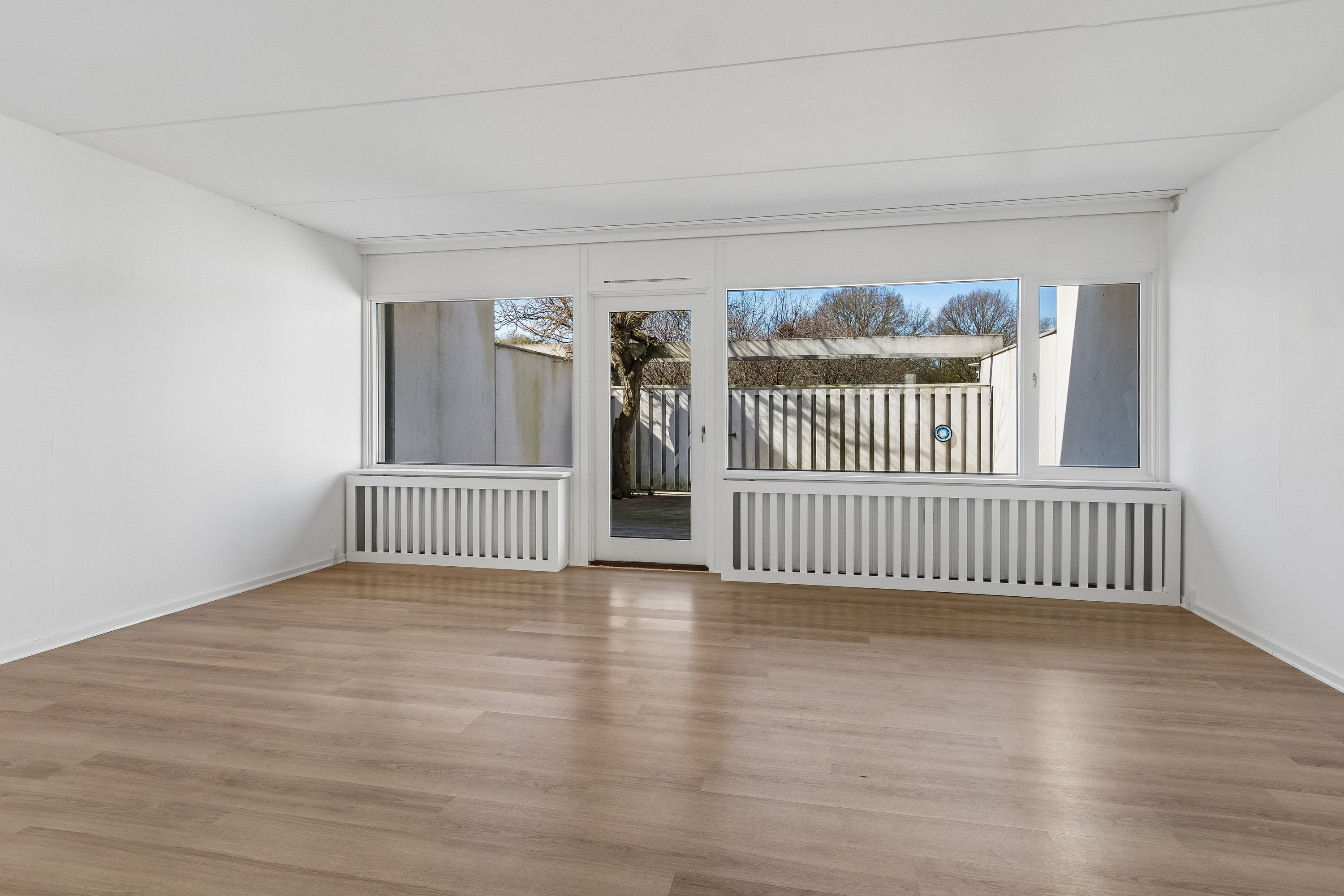 Fremhævet stue billede i fuldskærmstilstand. Billede af Eremitageparken 237, 2800 Kongens Lyngby