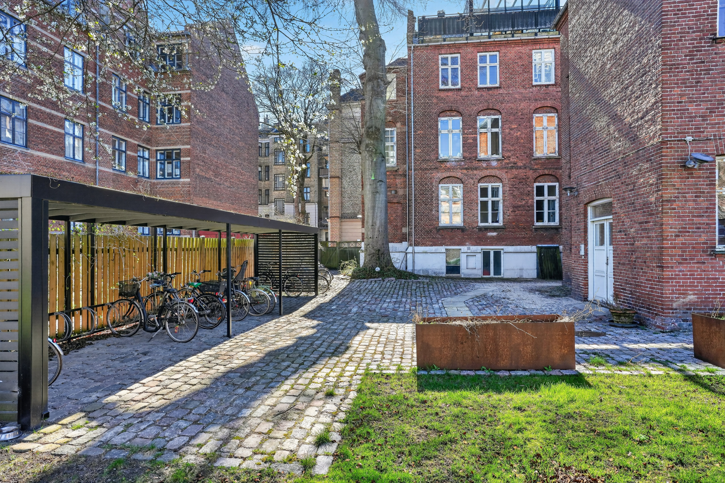 Fremhævet gårdmiljø billede i fuldskærmstilstand. Billede af Gammel Kongevej 144, 3., 1850 Frederiksberg C