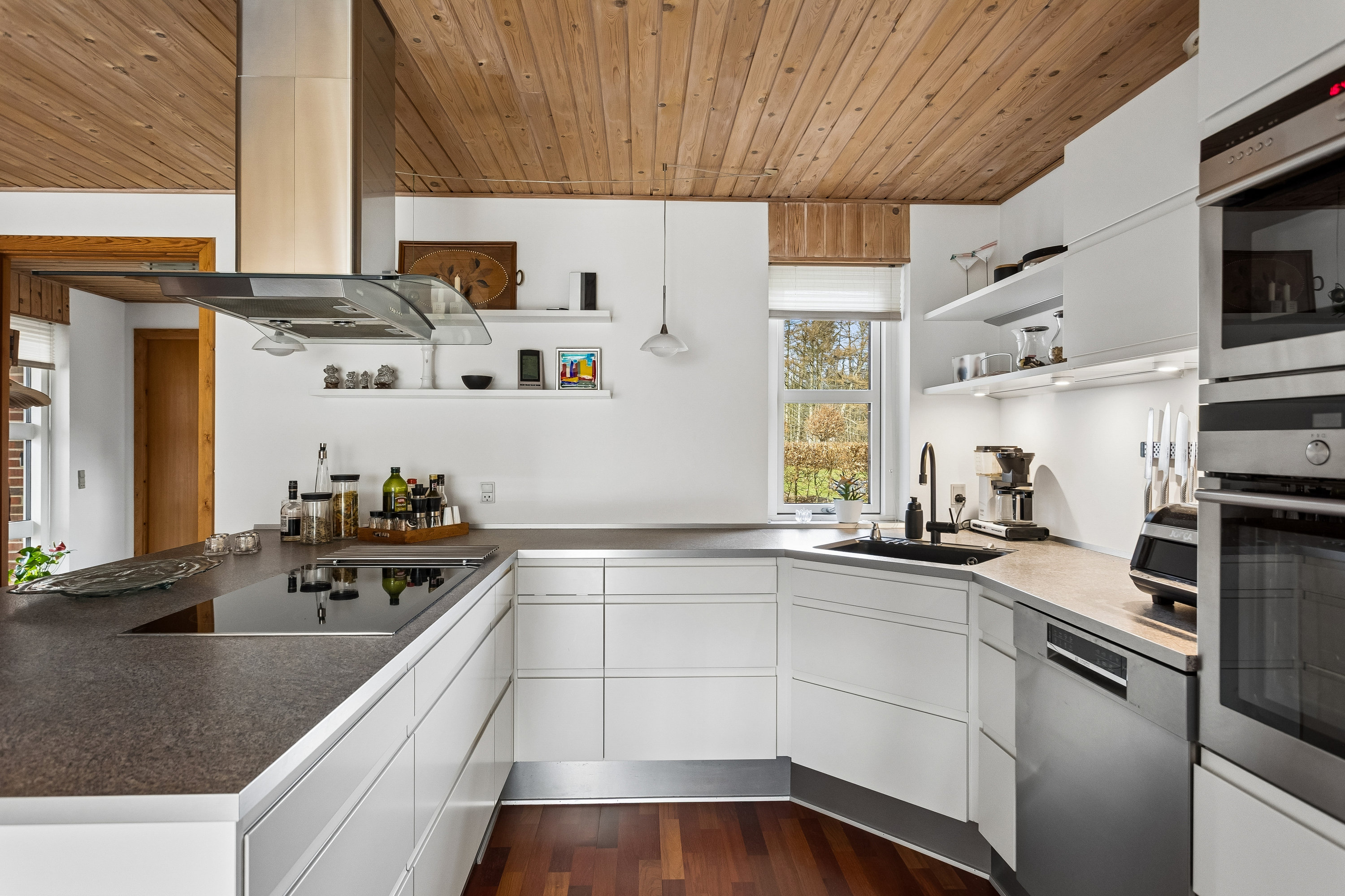 Fremhævet køkken billede i fuldskærmstilstand. Billede af Vedbendvej 8, Mejdal, 7500 Holstebro