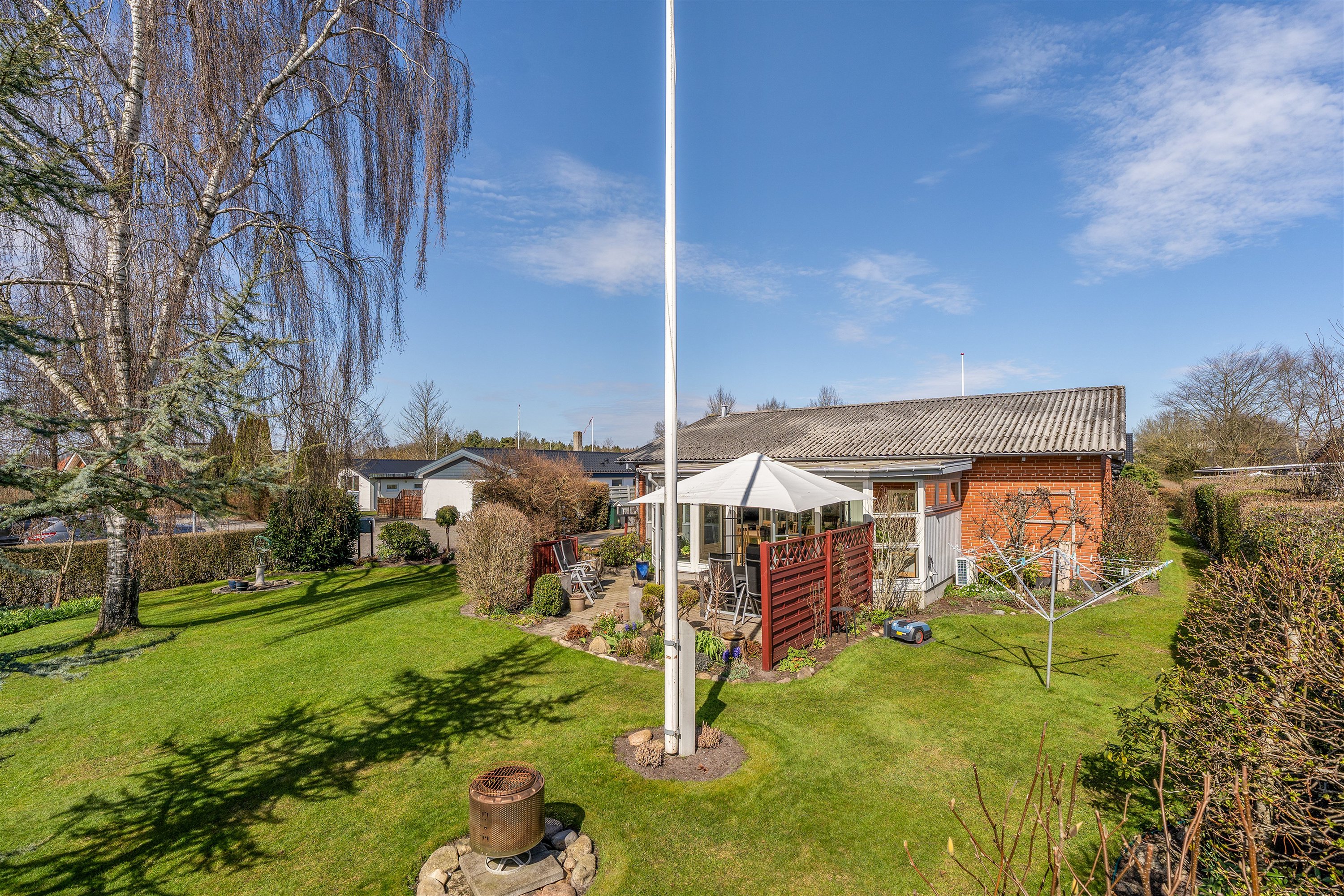 Fremhævet ejendommen billede i fuldskærmstilstand. Billede af Elmelunden 106, 7190 Billund