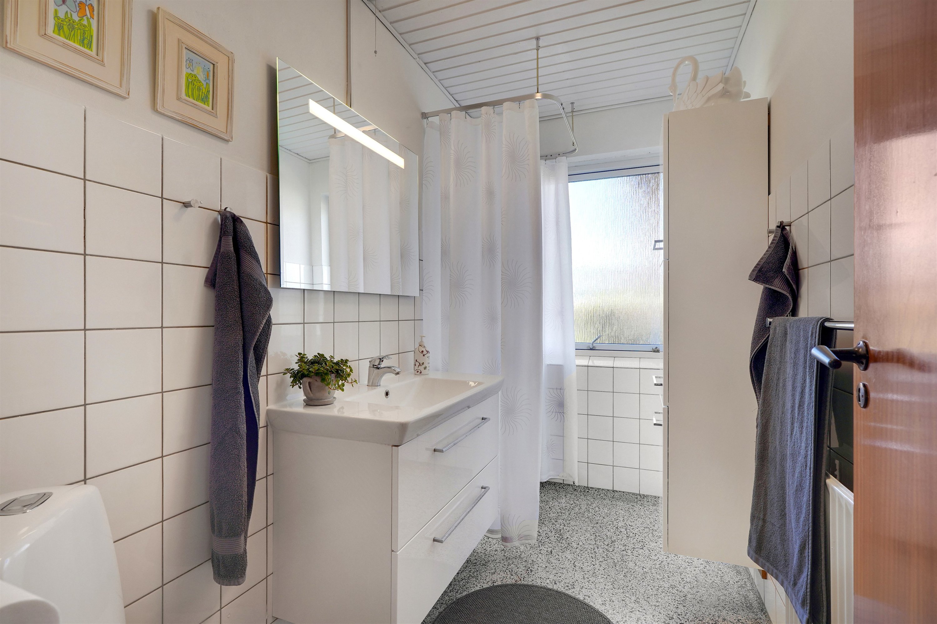 Fremhævet badeværelse billede i fuldskærmstilstand. Billede af Elmelunden 106, 7190 Billund