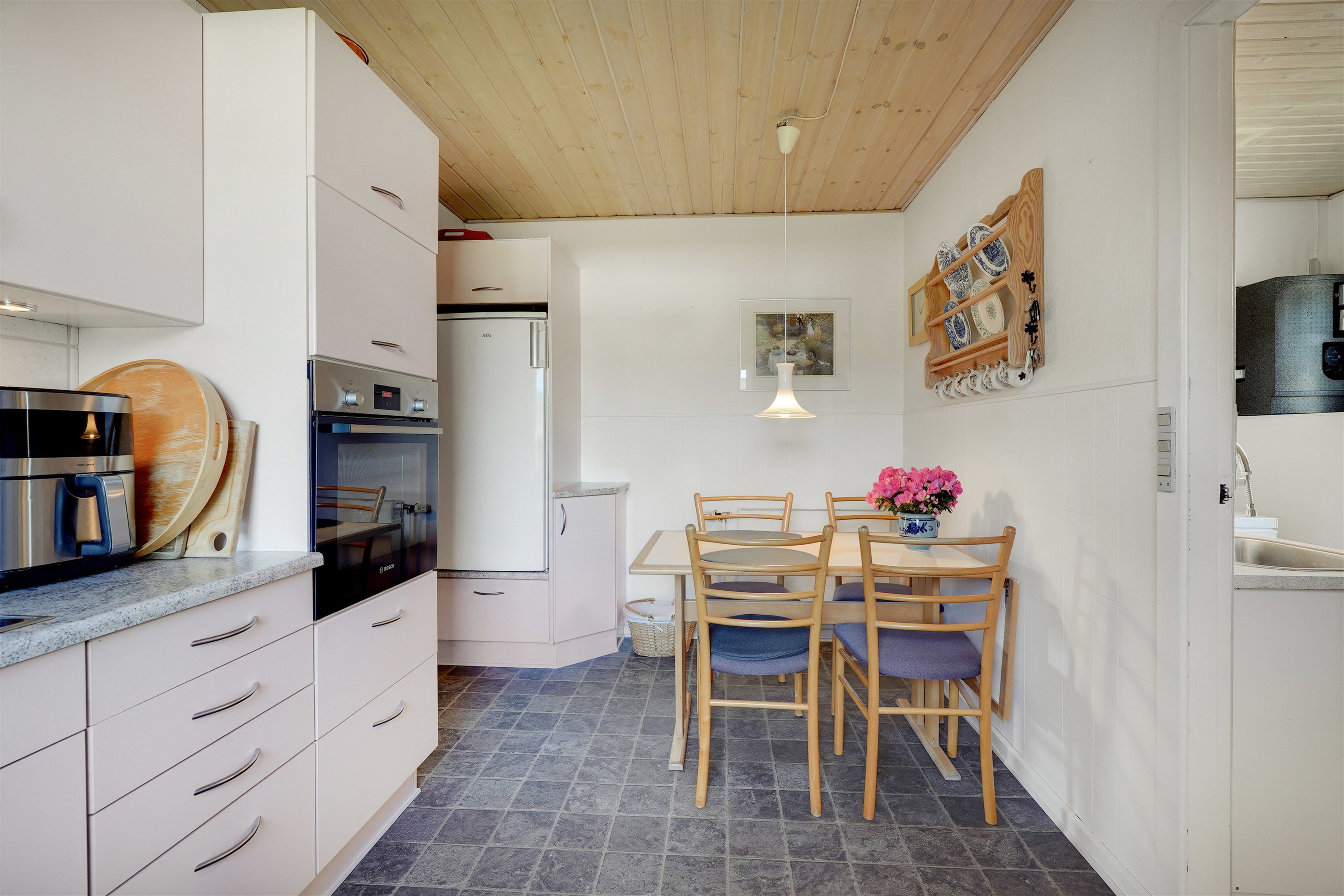 Fremhævet køkken billede i fuldskærmstilstand. Billede af Elmelunden 106, 7190 Billund